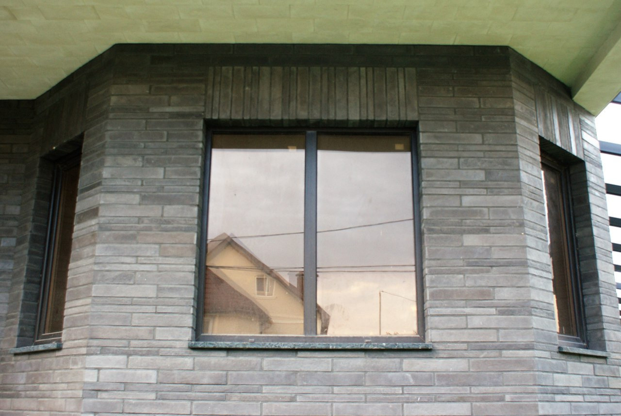 Облицовка дома декоративной ригельной плиткой