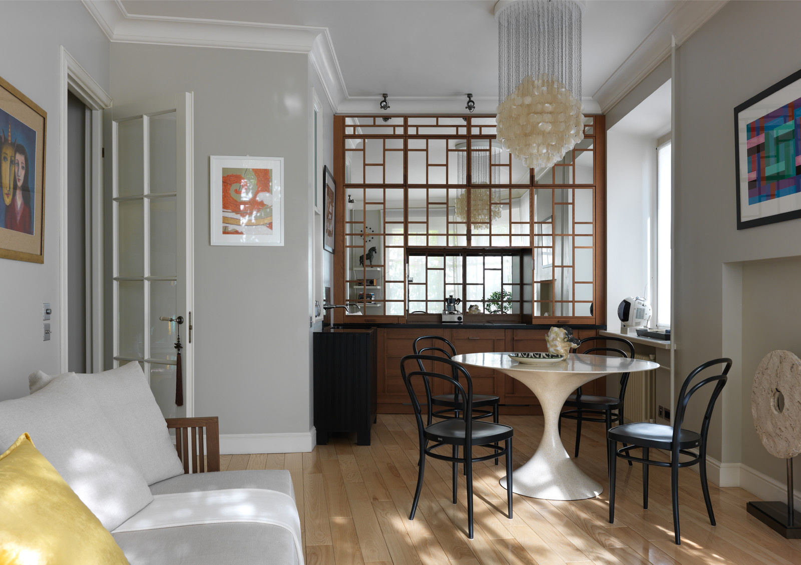 Просто фото: Геометрические рисунки на фасаде