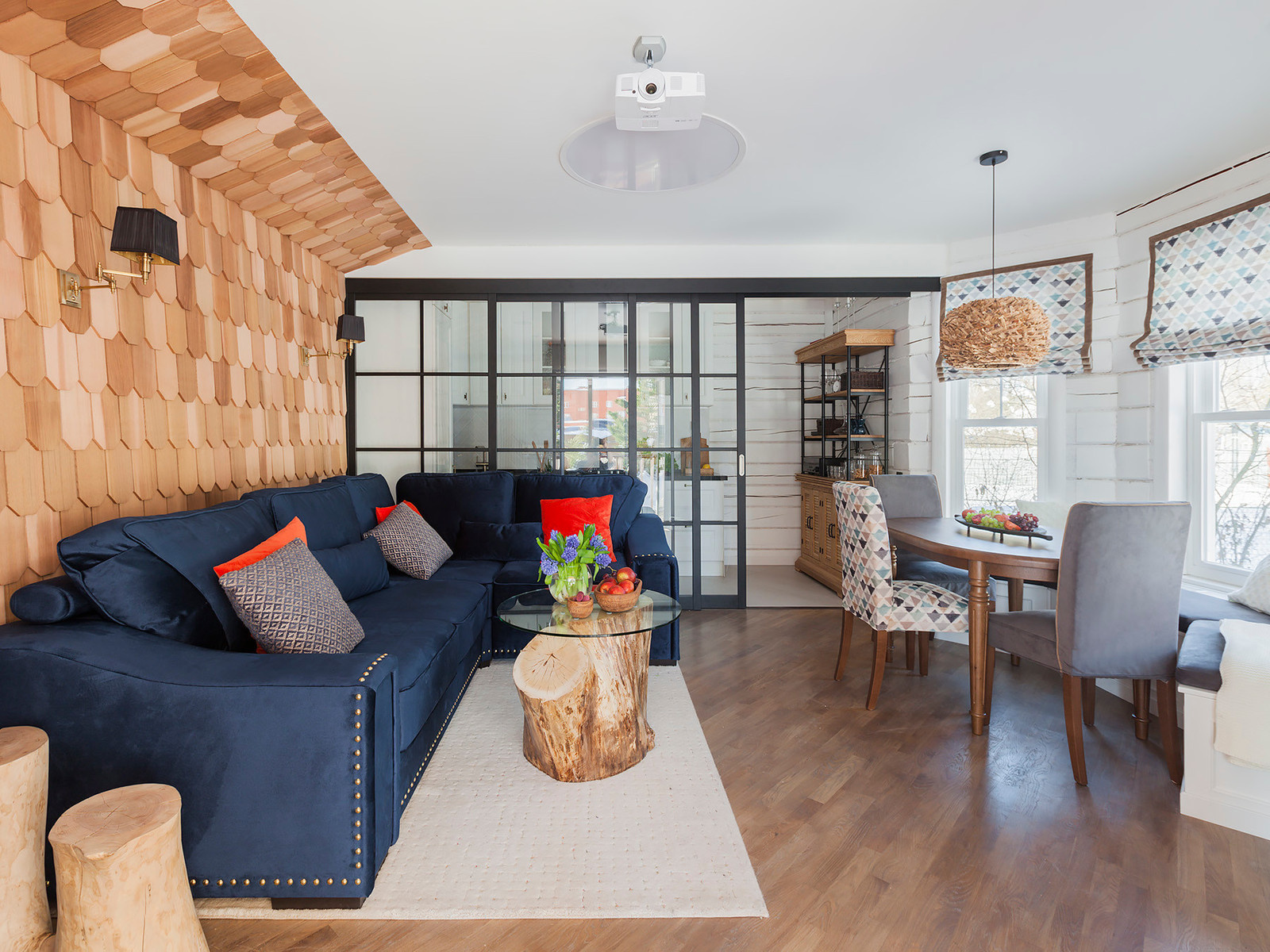 Гостиная под готовой крышей