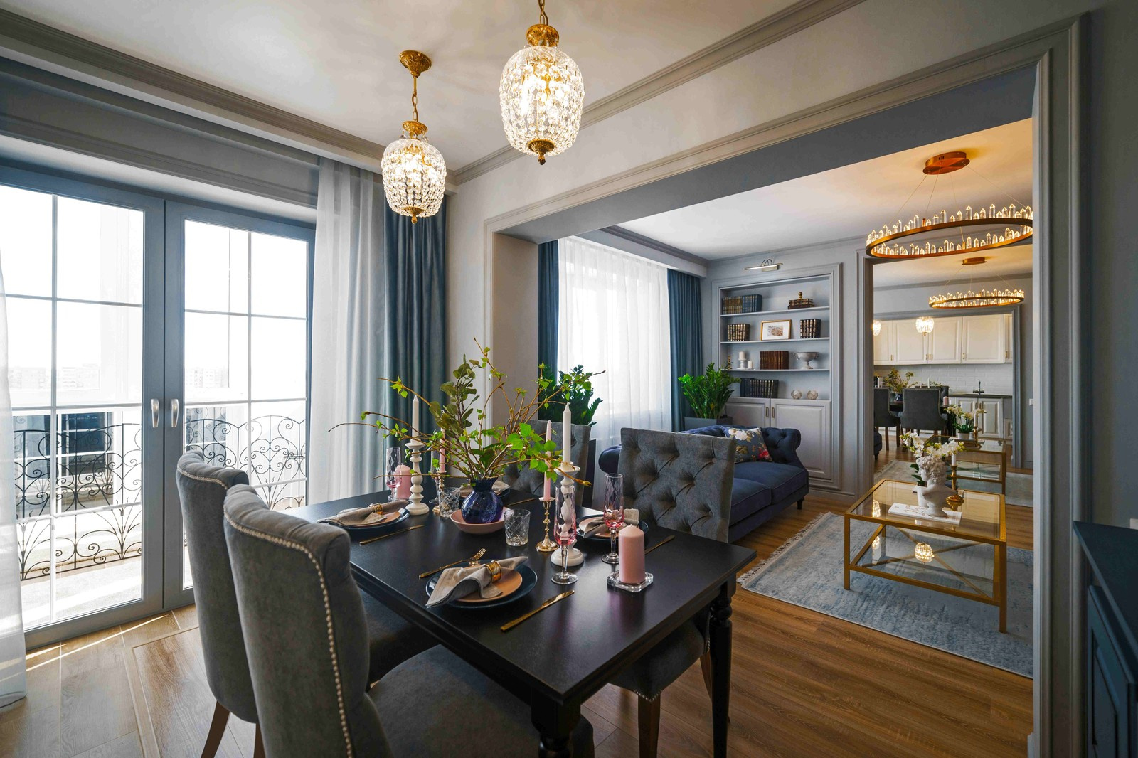 Объясняем: Зачем здесь зеркало