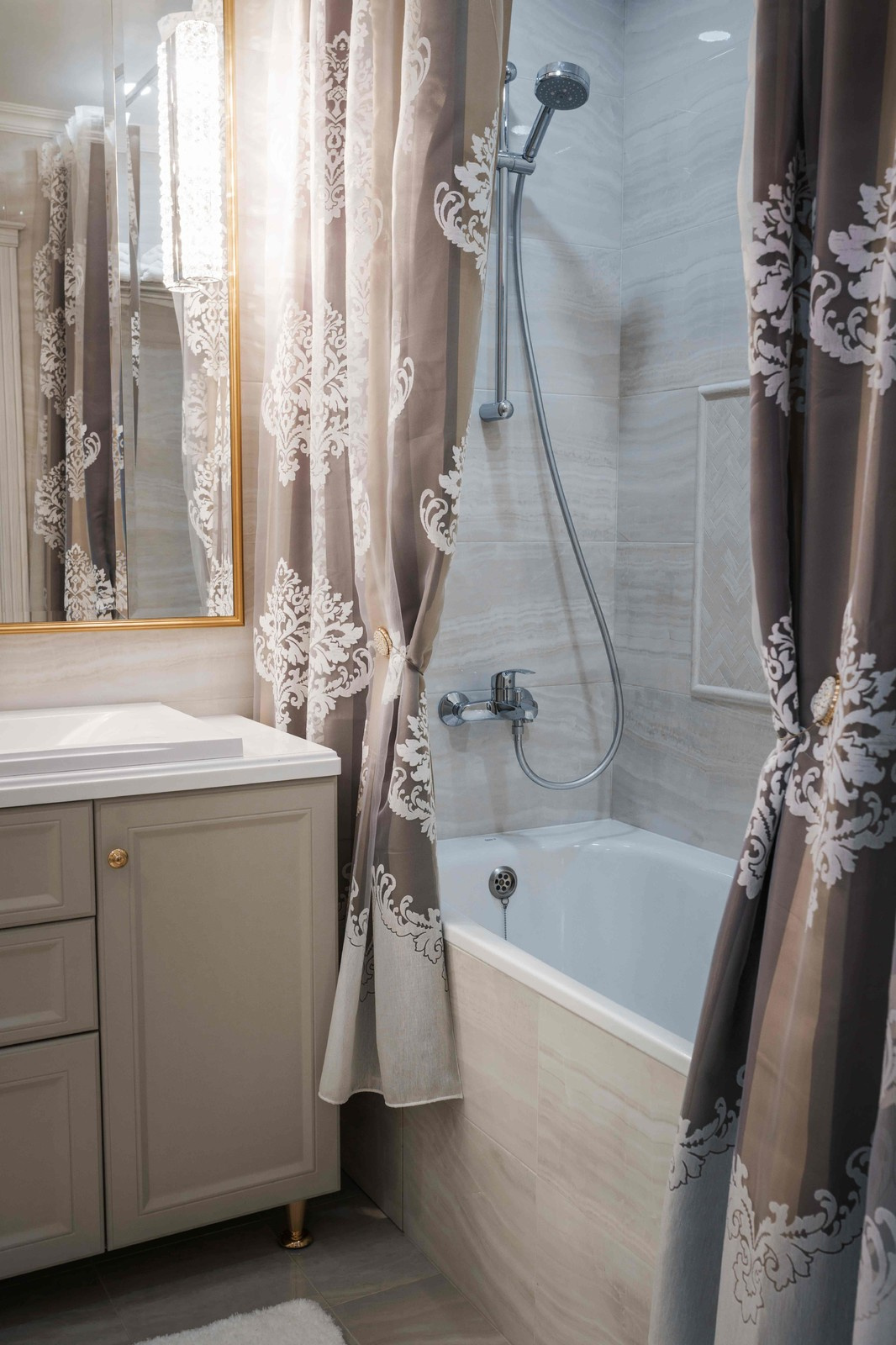 Квартира серого цвета с розовым. г.Димитровград .