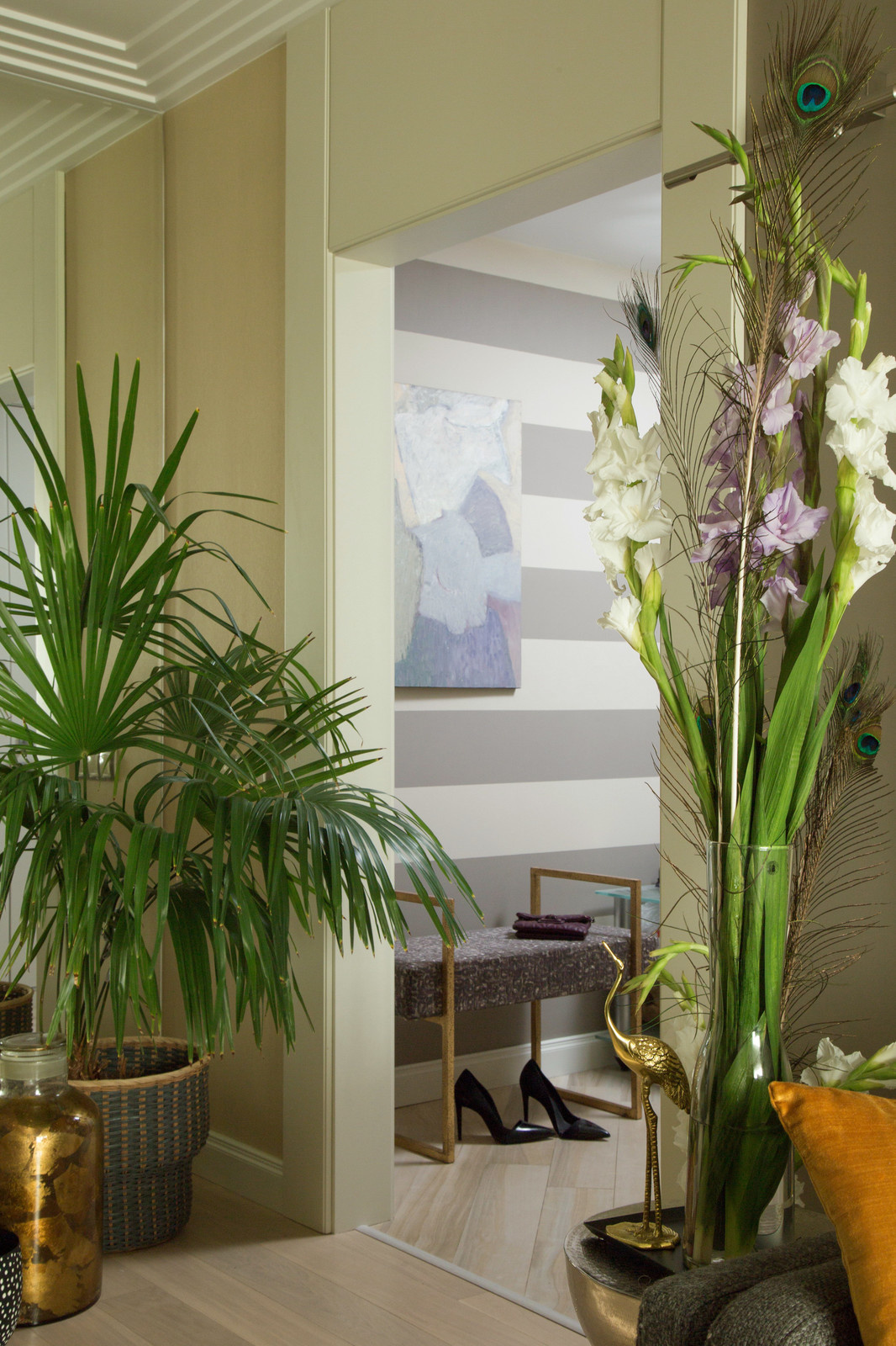 Яркая геомтерия в трехкомнатной квартире.