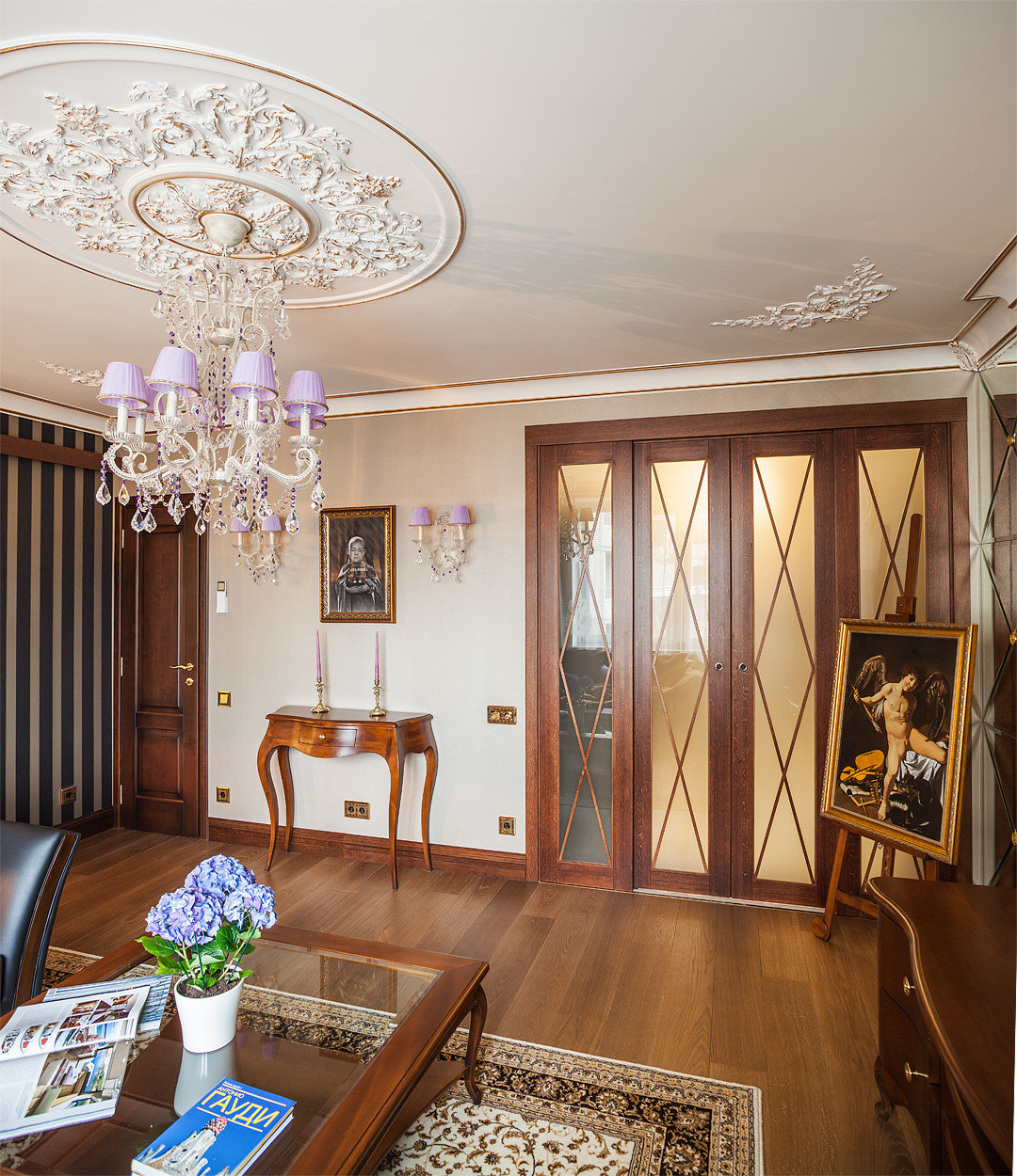 Современная классика с элементами Ар-деко.