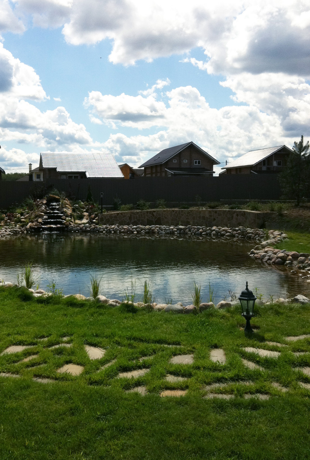 Релакс зона с каскадом в Чехове