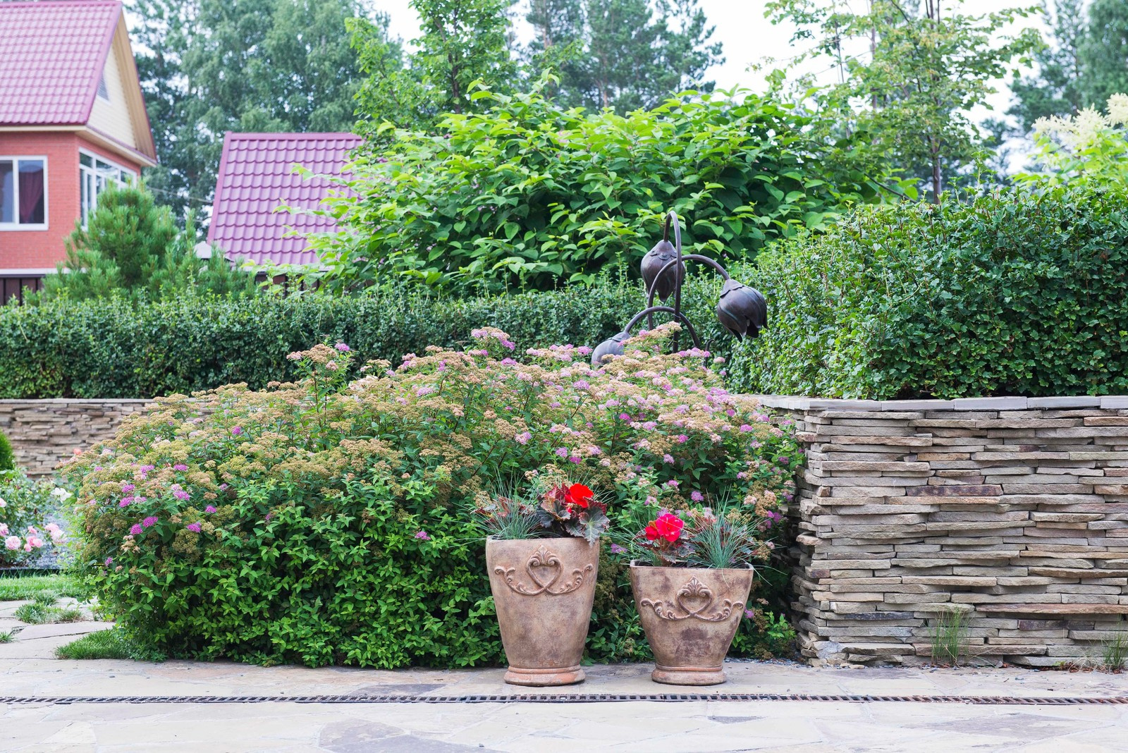 Маленький сад в пригороде