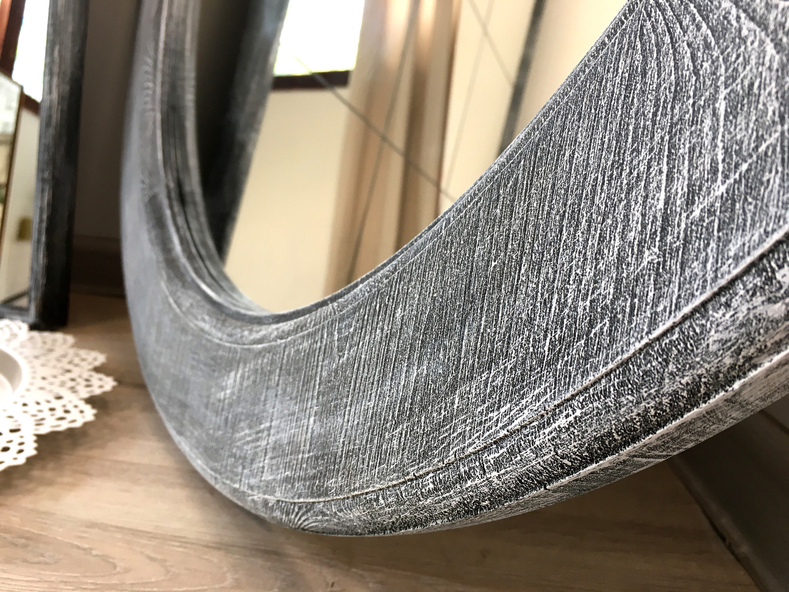 Настенное зеркало BountyHome