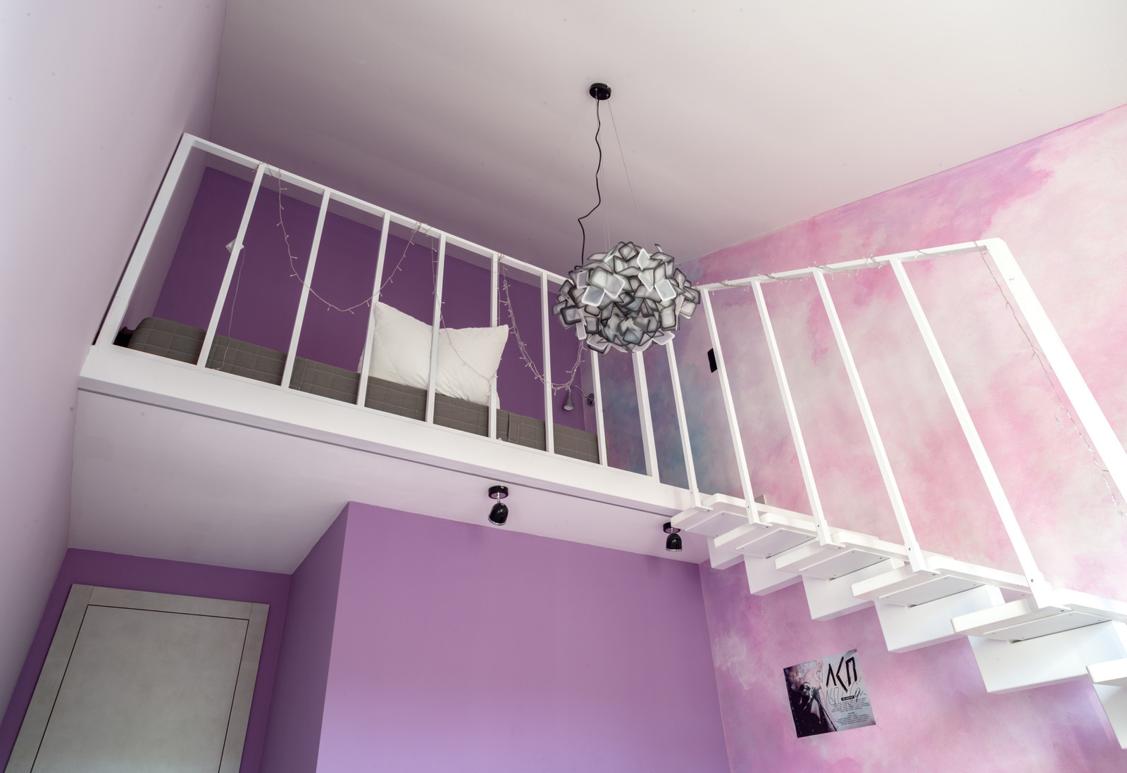 Дом с четырьмя лестницами