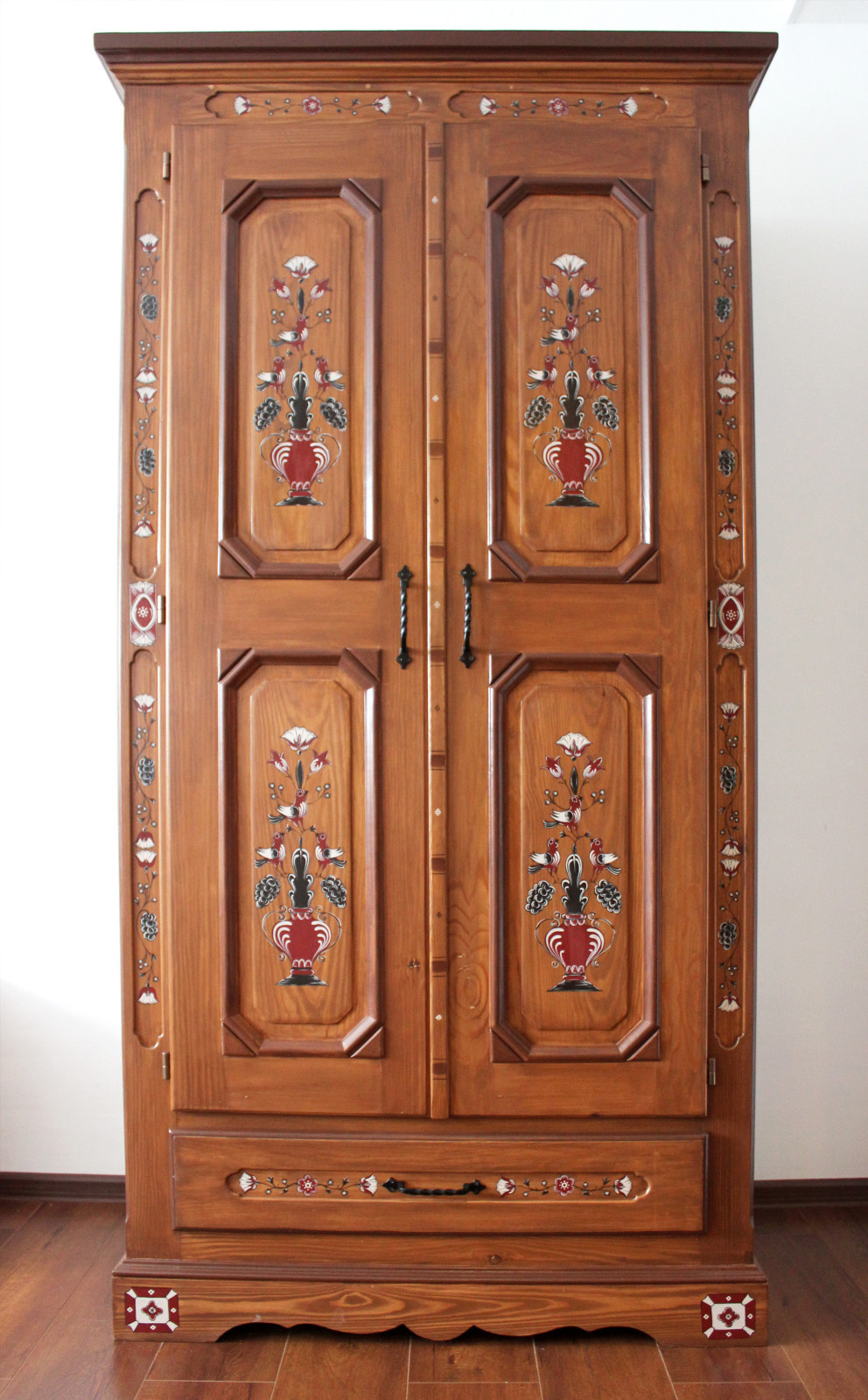 Обложка проекта: Роспись мебели в баварском стиле