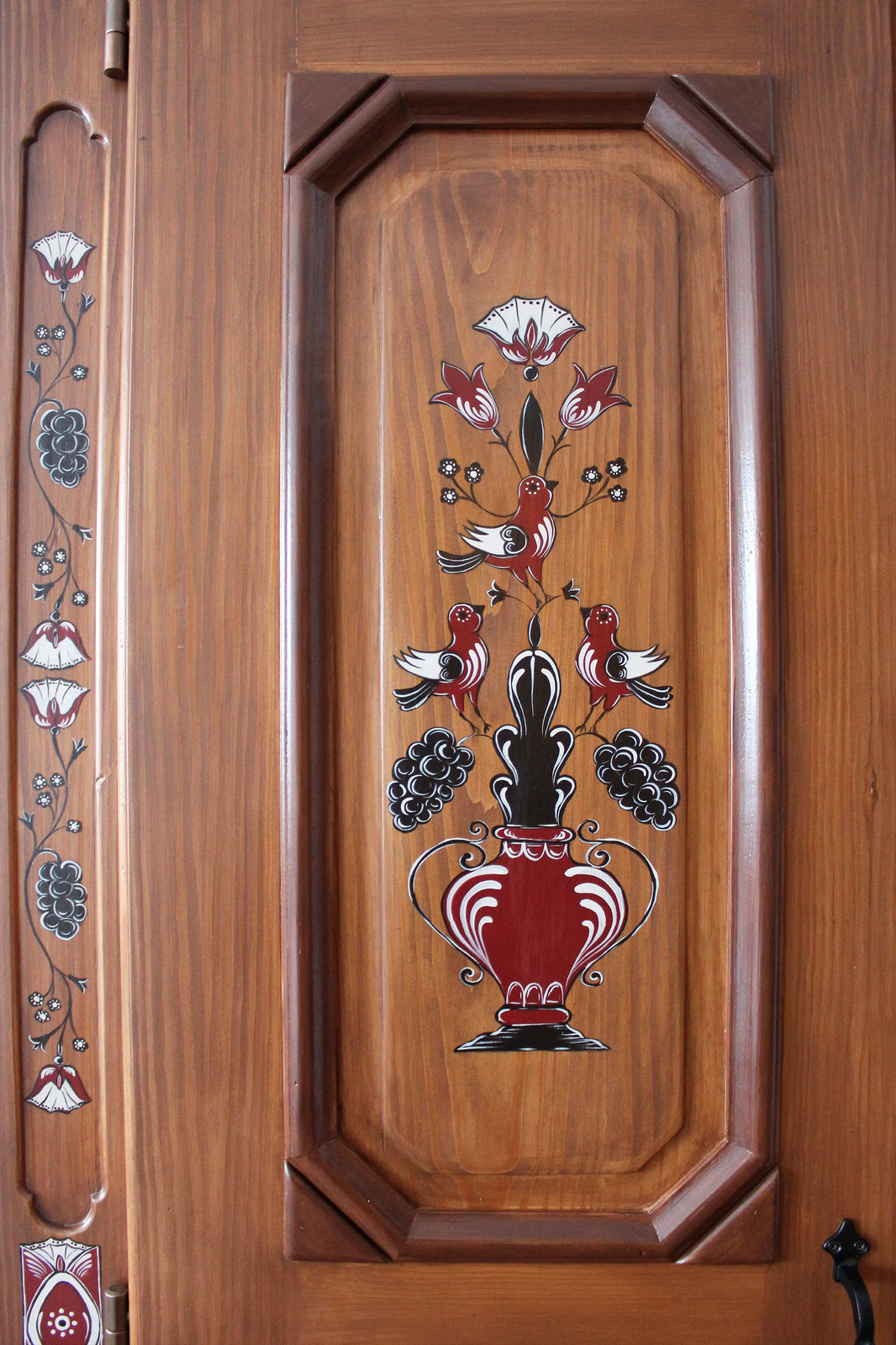 Роспись мебели в баварском стиле