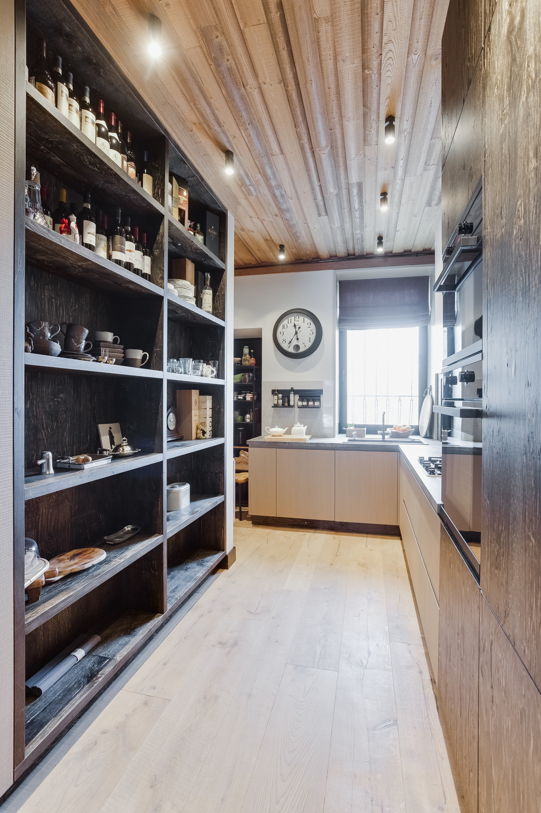 Необычное сочетание березы Old legno naturale, структурного шпона и эмали