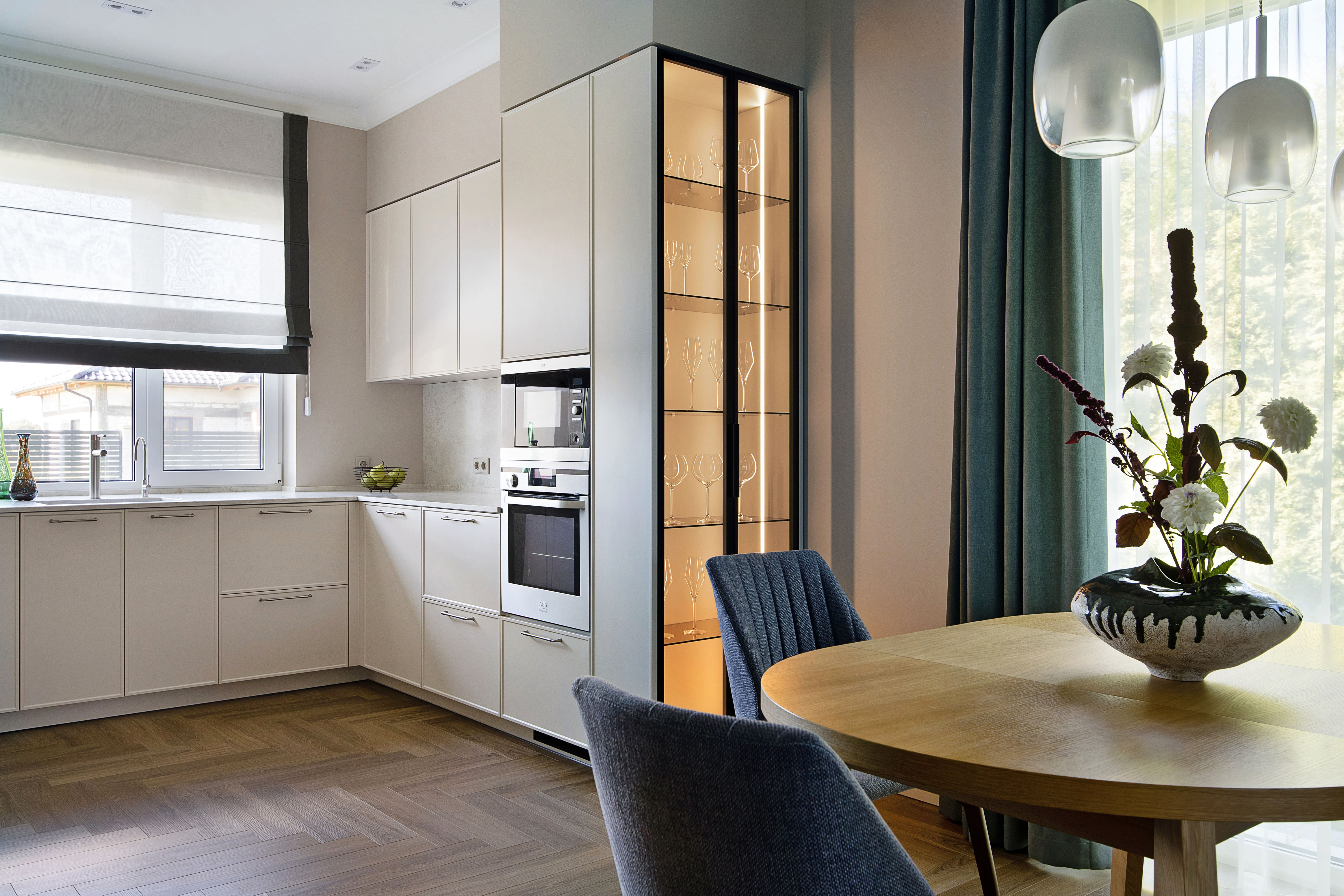 Реализация дома в пригороде (кухня-гостиная)