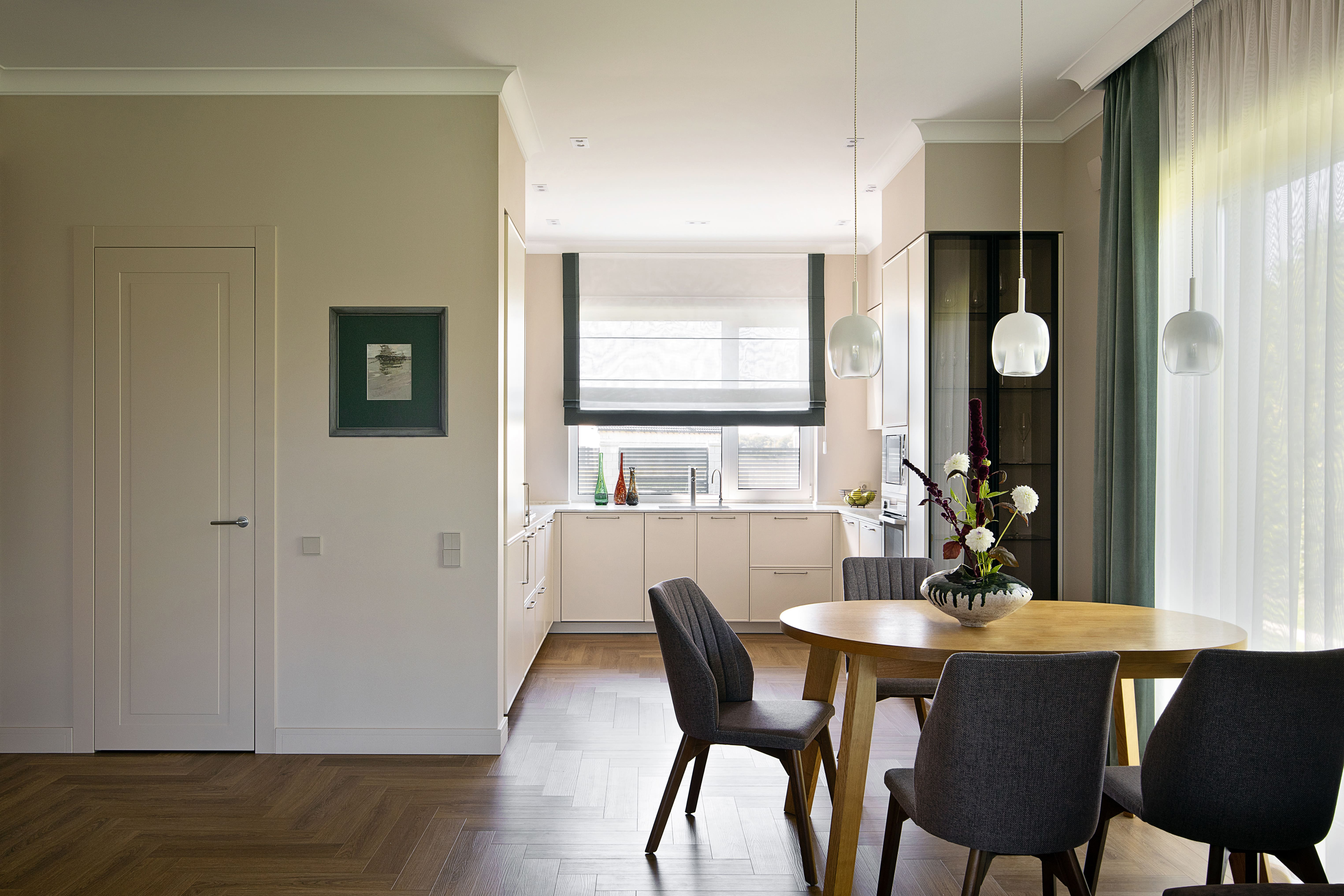 Обложка проекта: Реализация дома в пригороде (кухня-гостиная)