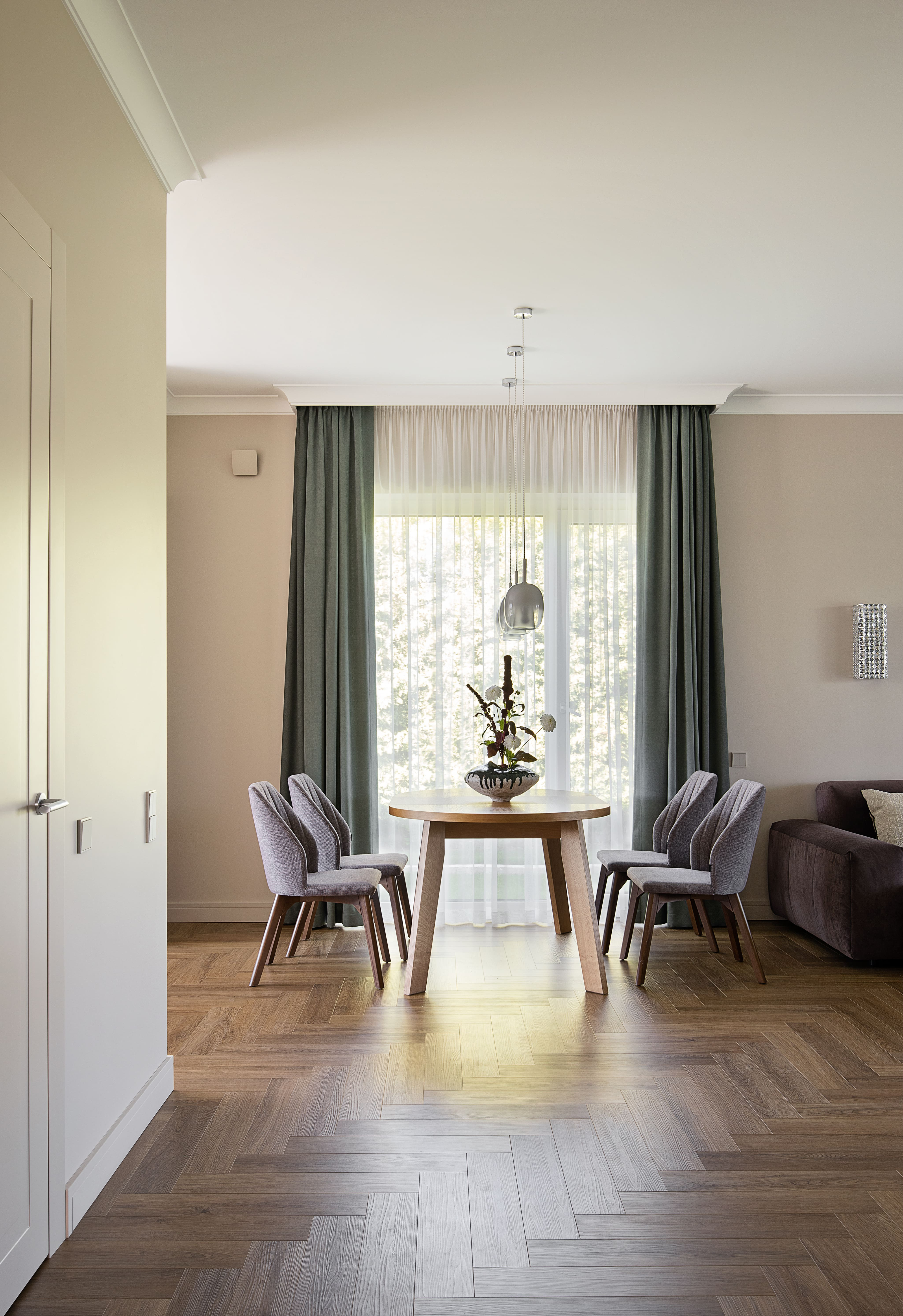 Реализация дома в пригороде (кухня-гостиная)