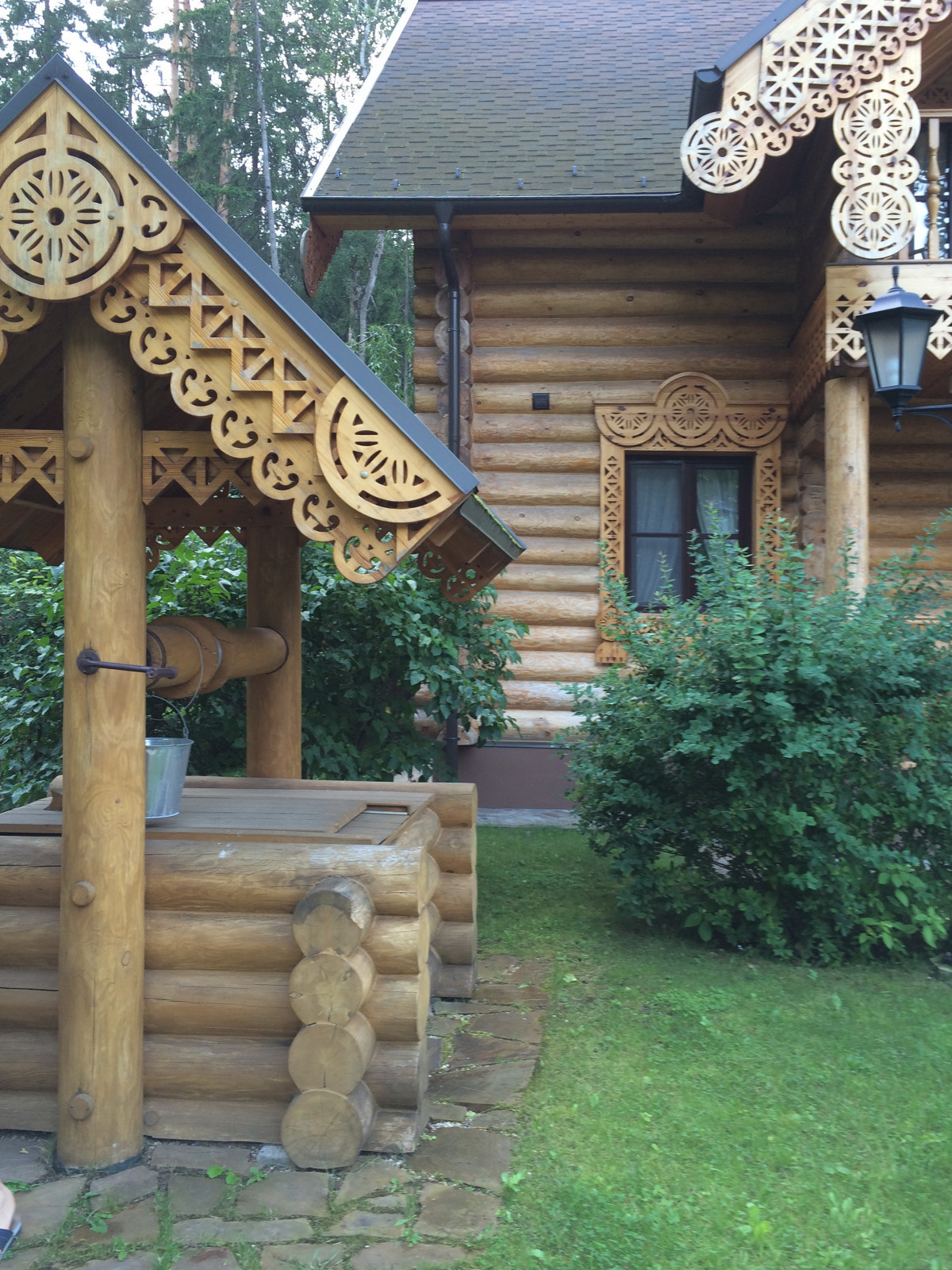 Обложка статьи: Что выбрать для дачи: Скважину или колодец