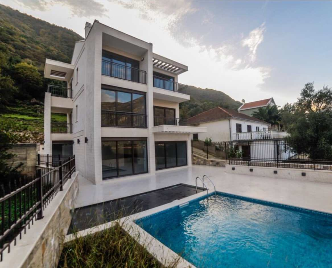 Обложка проекта: Дом в Черногории