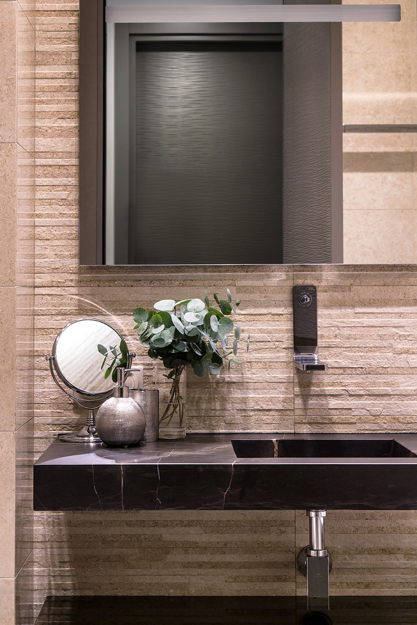 Houzz тур: Современный интерьер с глянцем и мраморной плиткой