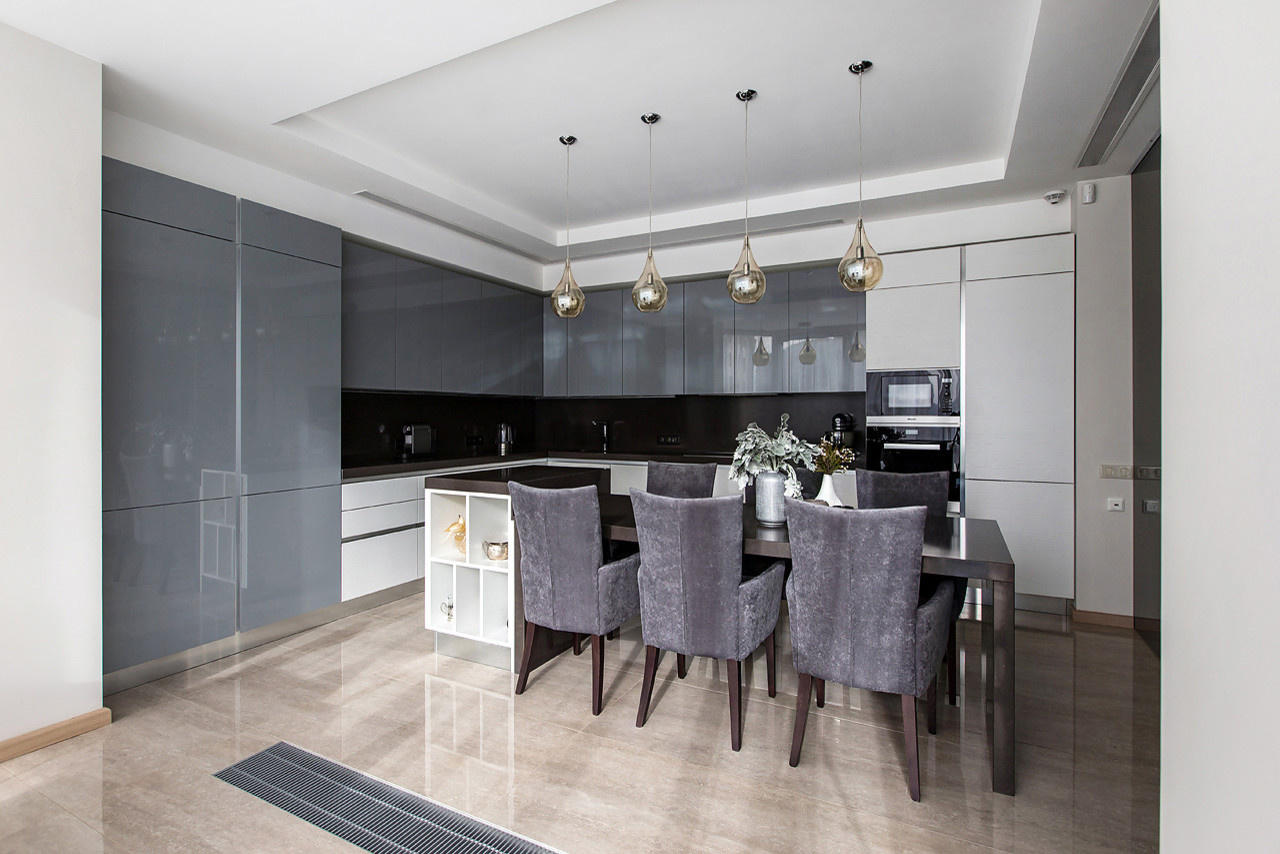 Houzz тур: Современный интерьер с глянцем и мраморной плиткой