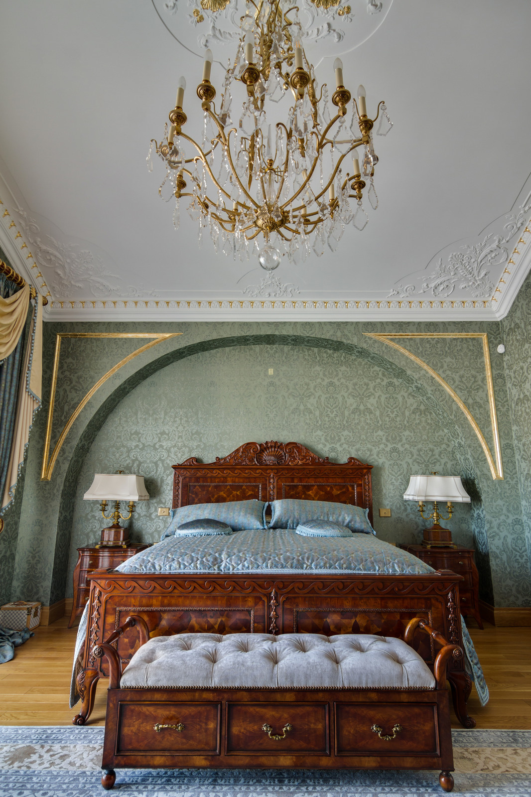 Квартира с дорогим интерьером на Крестовском