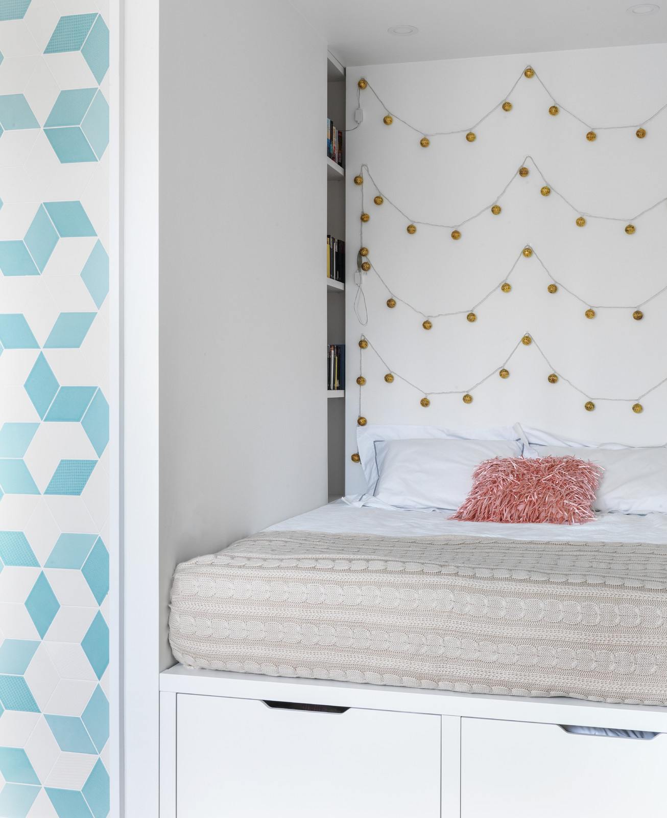 Просто фото: 36 идей по оформлению ниши в стене