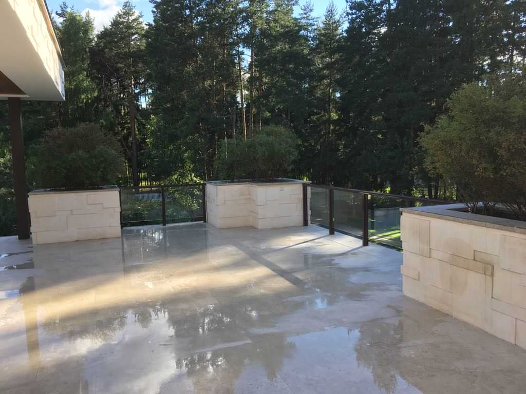 Навесы в поселке Бенилюкс