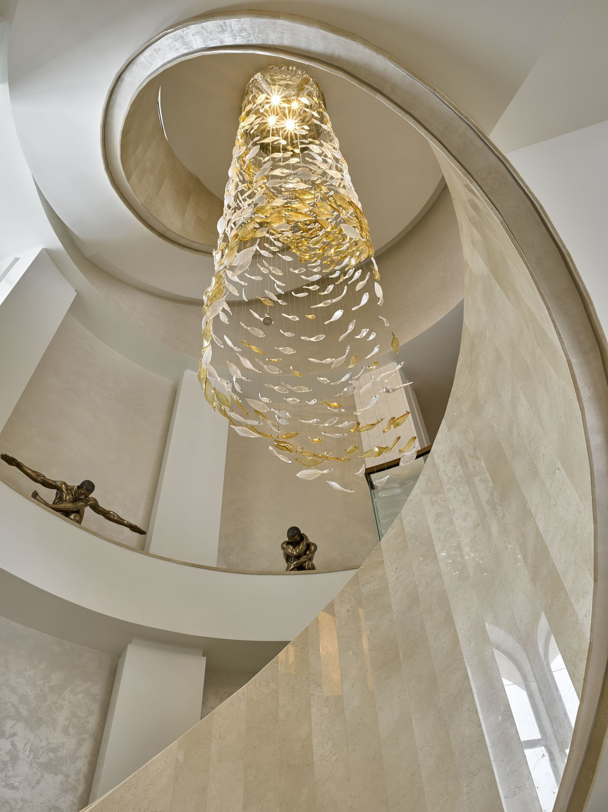 Интерьер современного  жилого дома в коттеджном  поселке "Монтевиль"