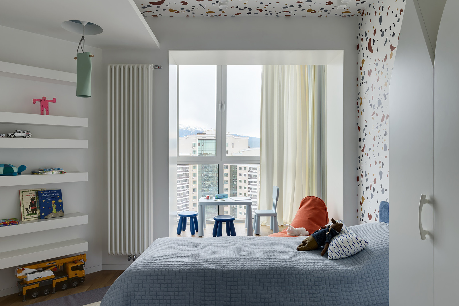 Houzz Казахстан: Квартира со сложной планировкой для мамы и сына