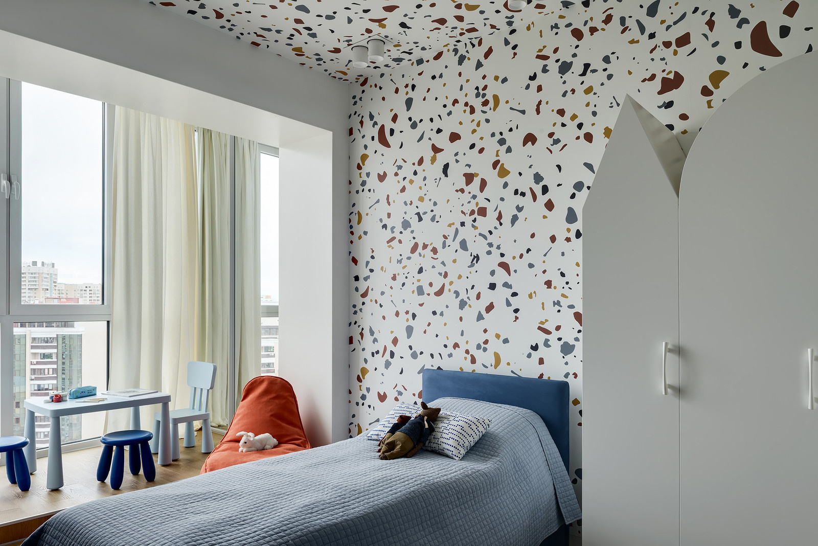 Houzz Казахстан: Квартира со сложной планировкой для мамы и сына