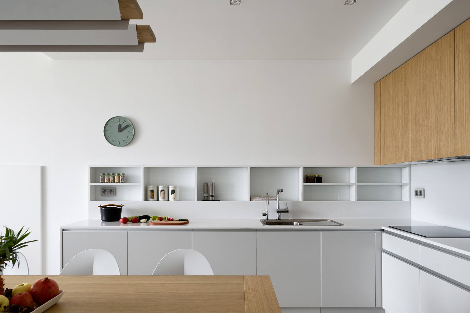 Houzz Казахстан: Квартира со сложной планировкой для мамы и сына