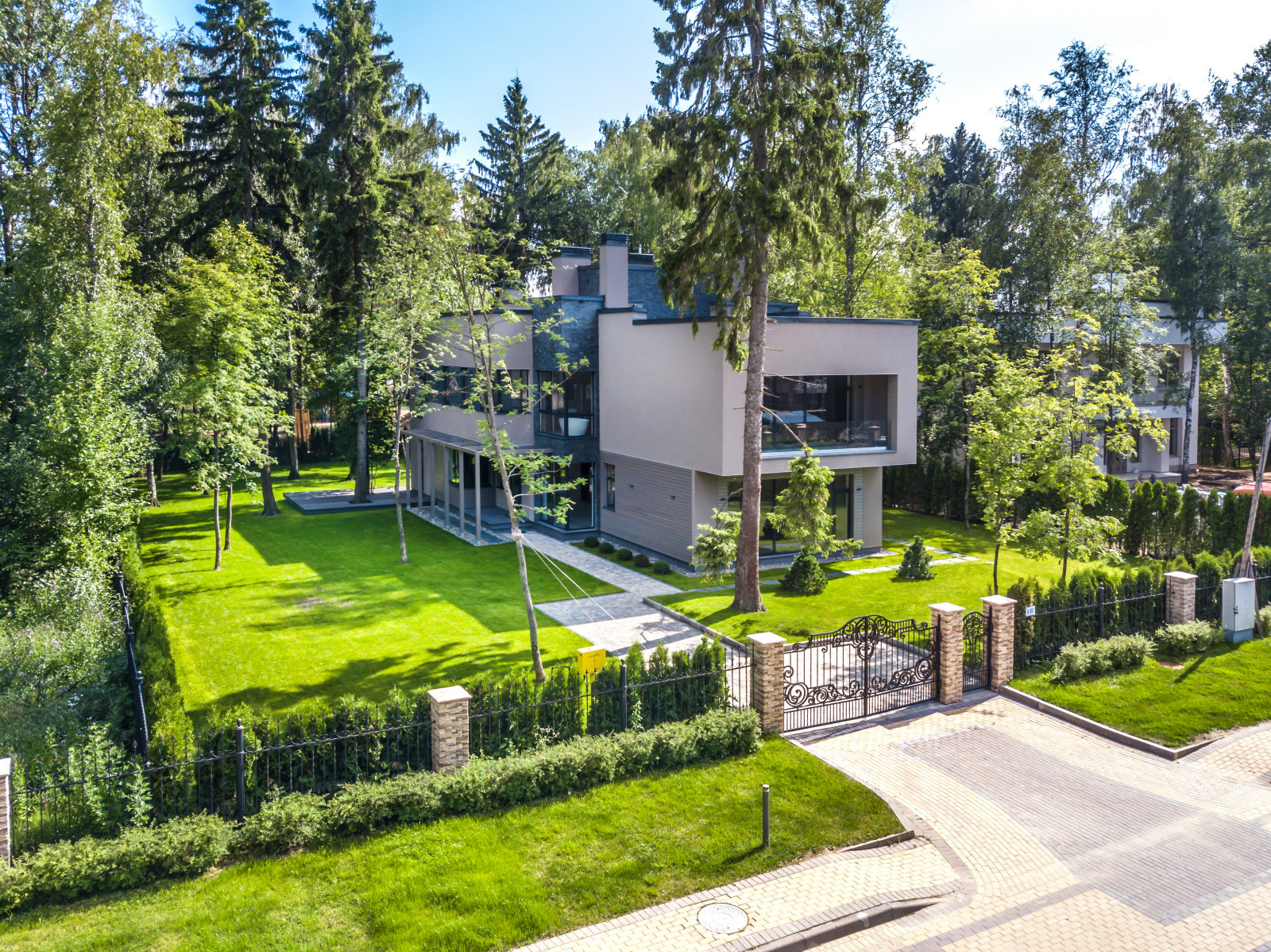 Современный дом в подмосковье