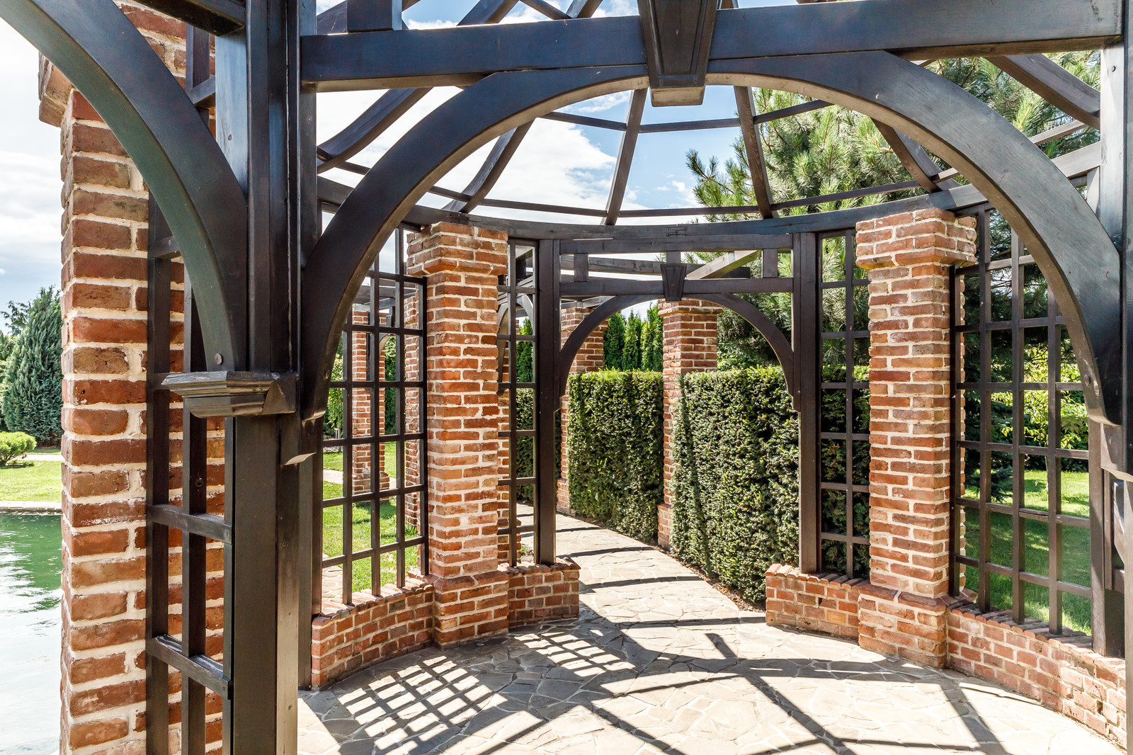 Камень и дерево