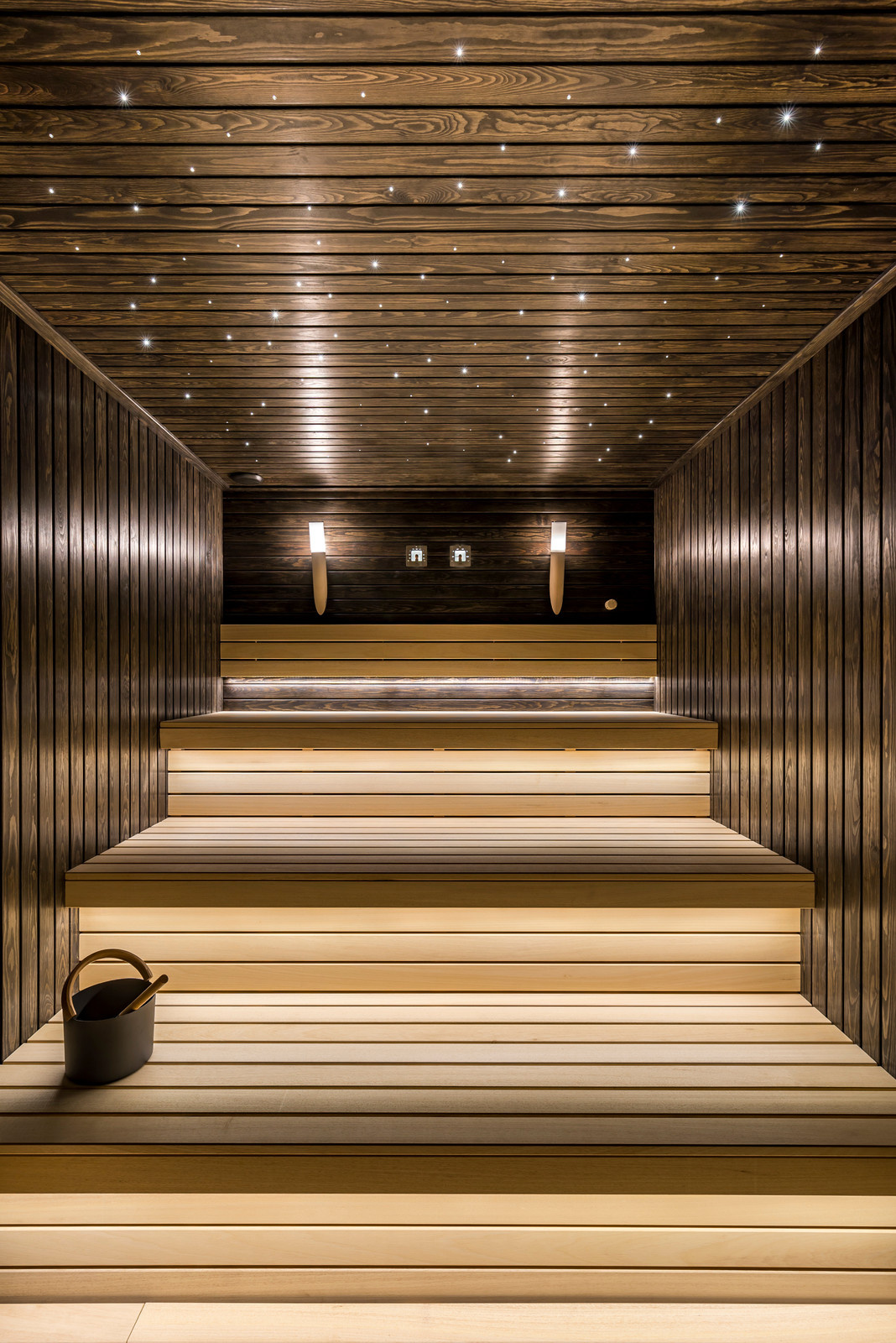 "Черный верх, белый низ"-  новый тренд на ближайшие 10 лет!