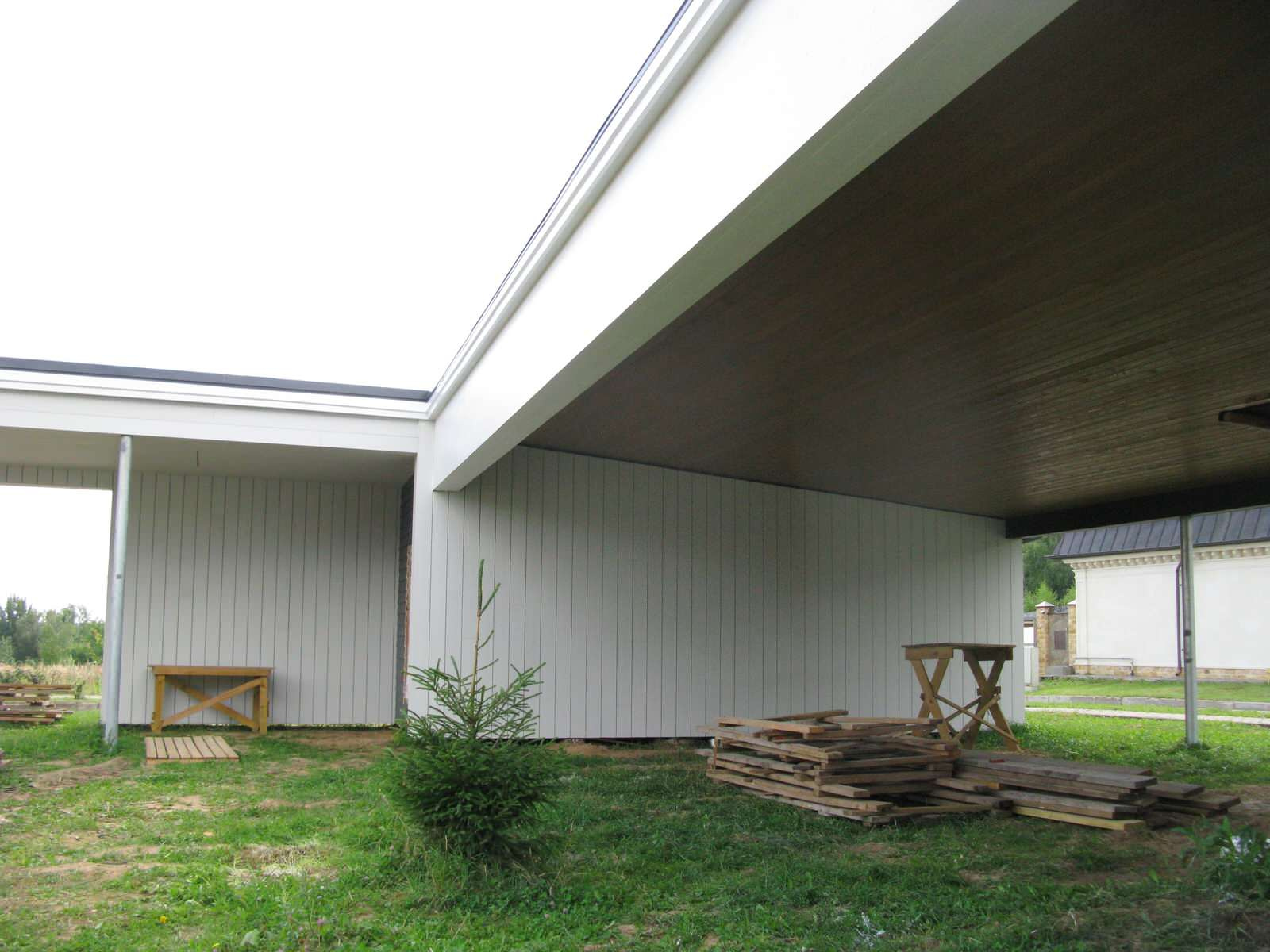 " EE " House