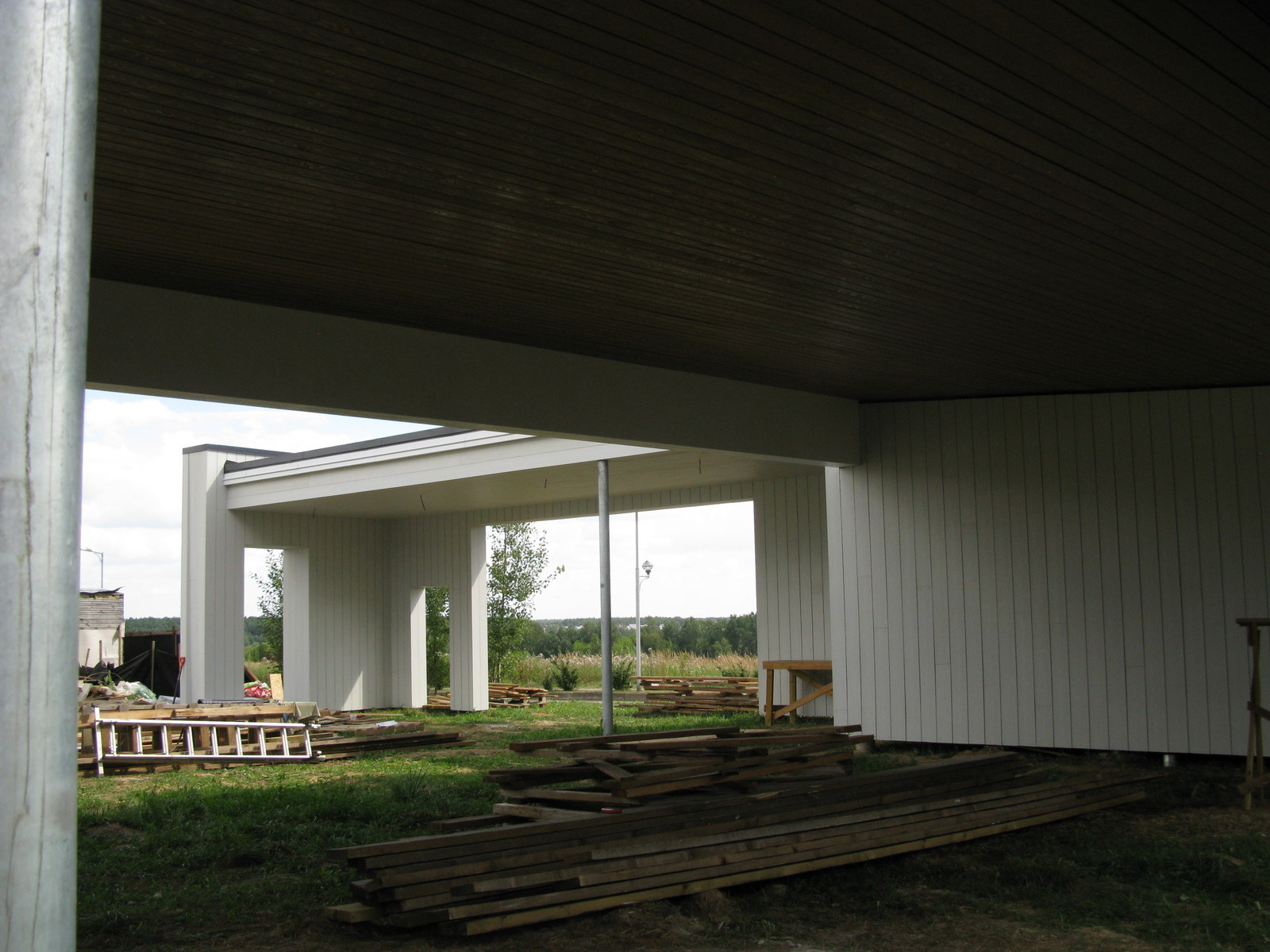 " EE " House