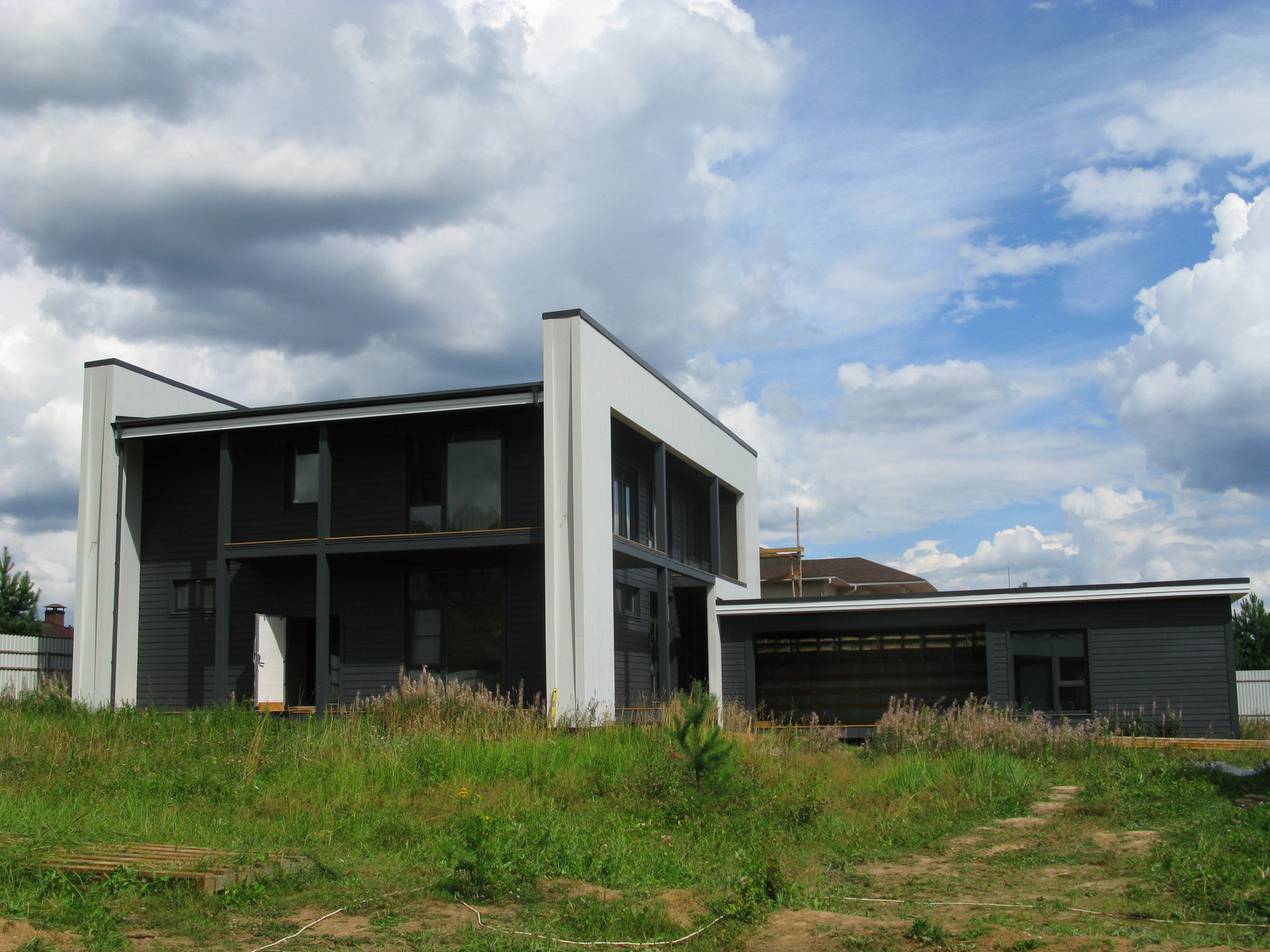 " EE " House