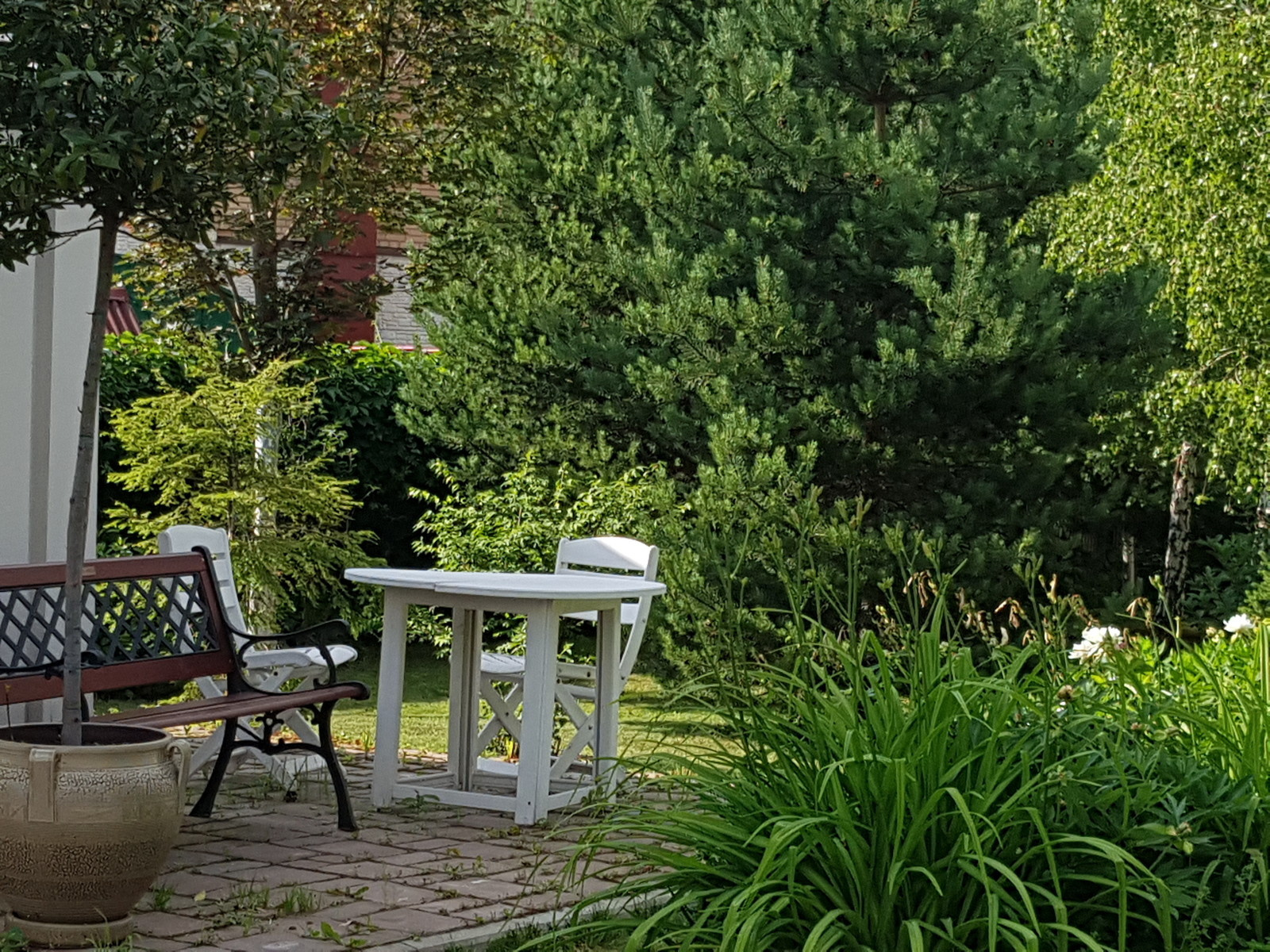 Зона отдыха перед зимним садом