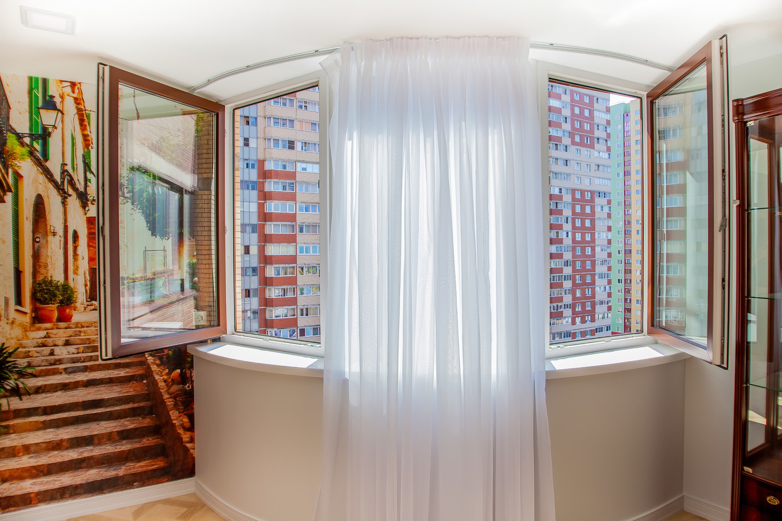 Остекление эркерной лоджии