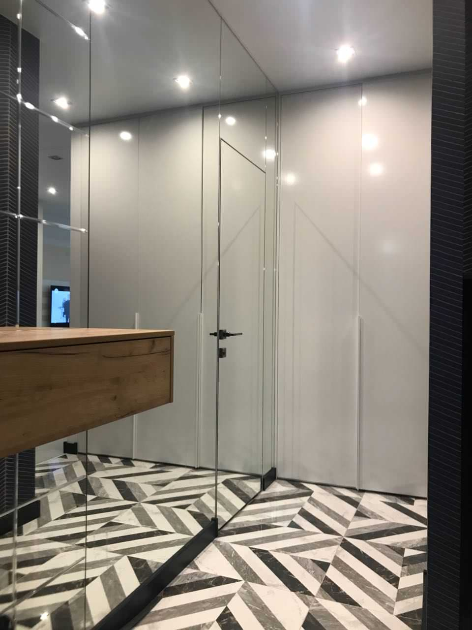 Обложка проекта: Зеркальная скрытая дверь