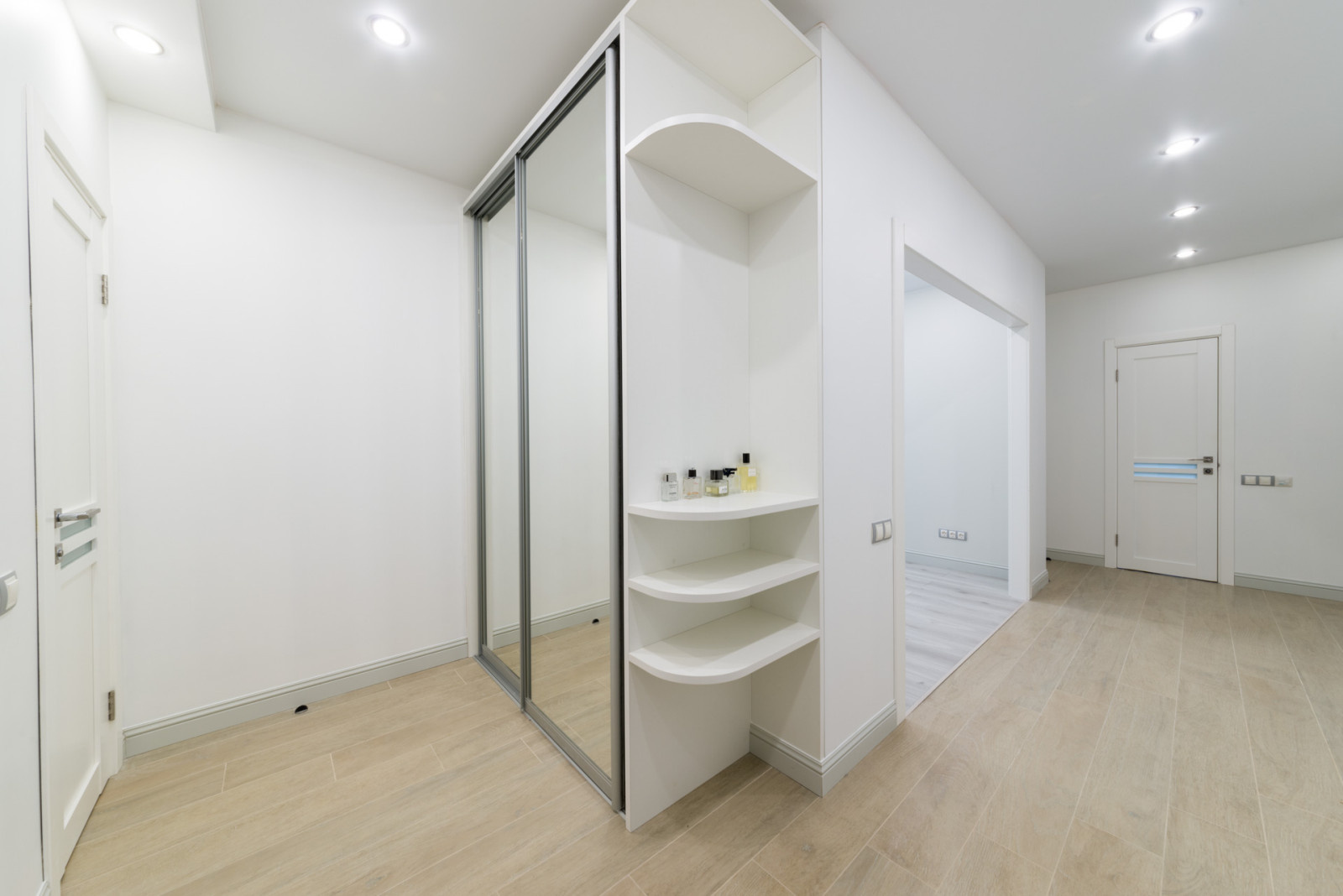 Трёхкомнатная квартира в светлых тонах!