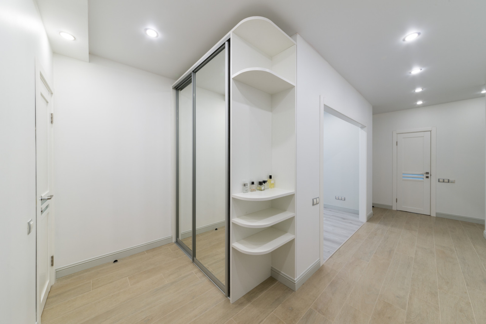 Трёхкомнатная квартира в светлых тонах!