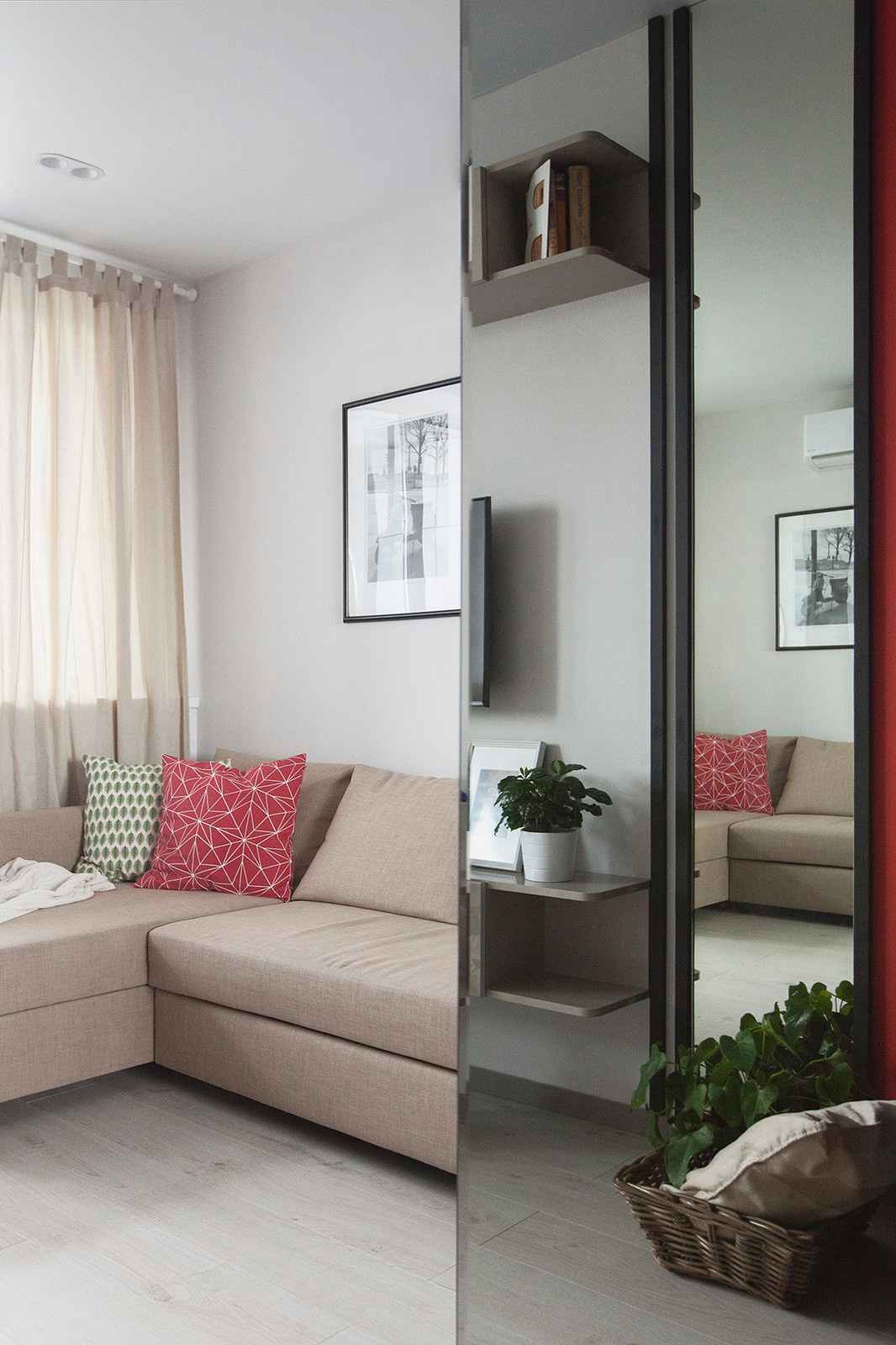 35: кухня в коридоре и спальня в нише