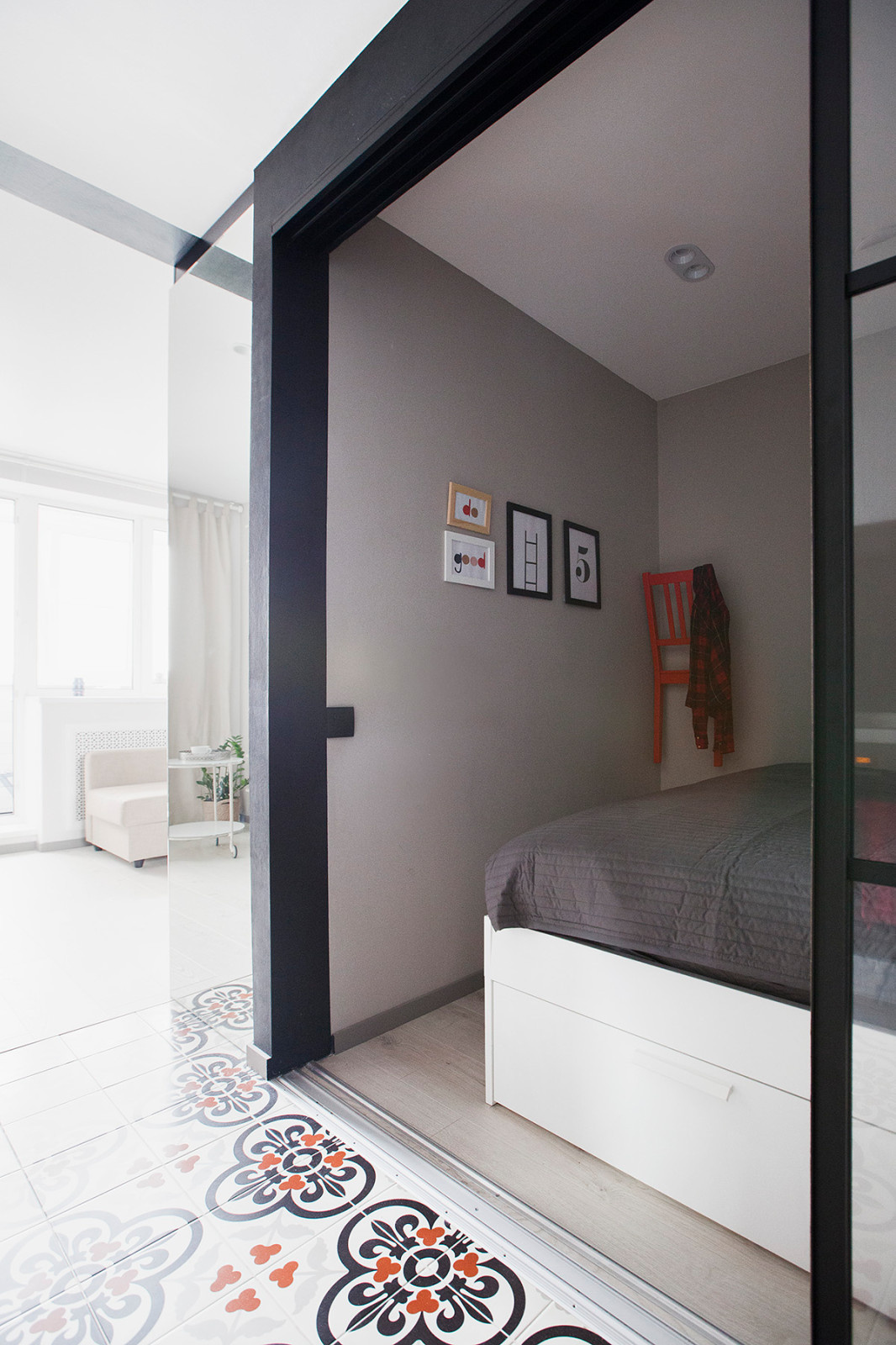 35: кухня в коридоре и спальня в нише