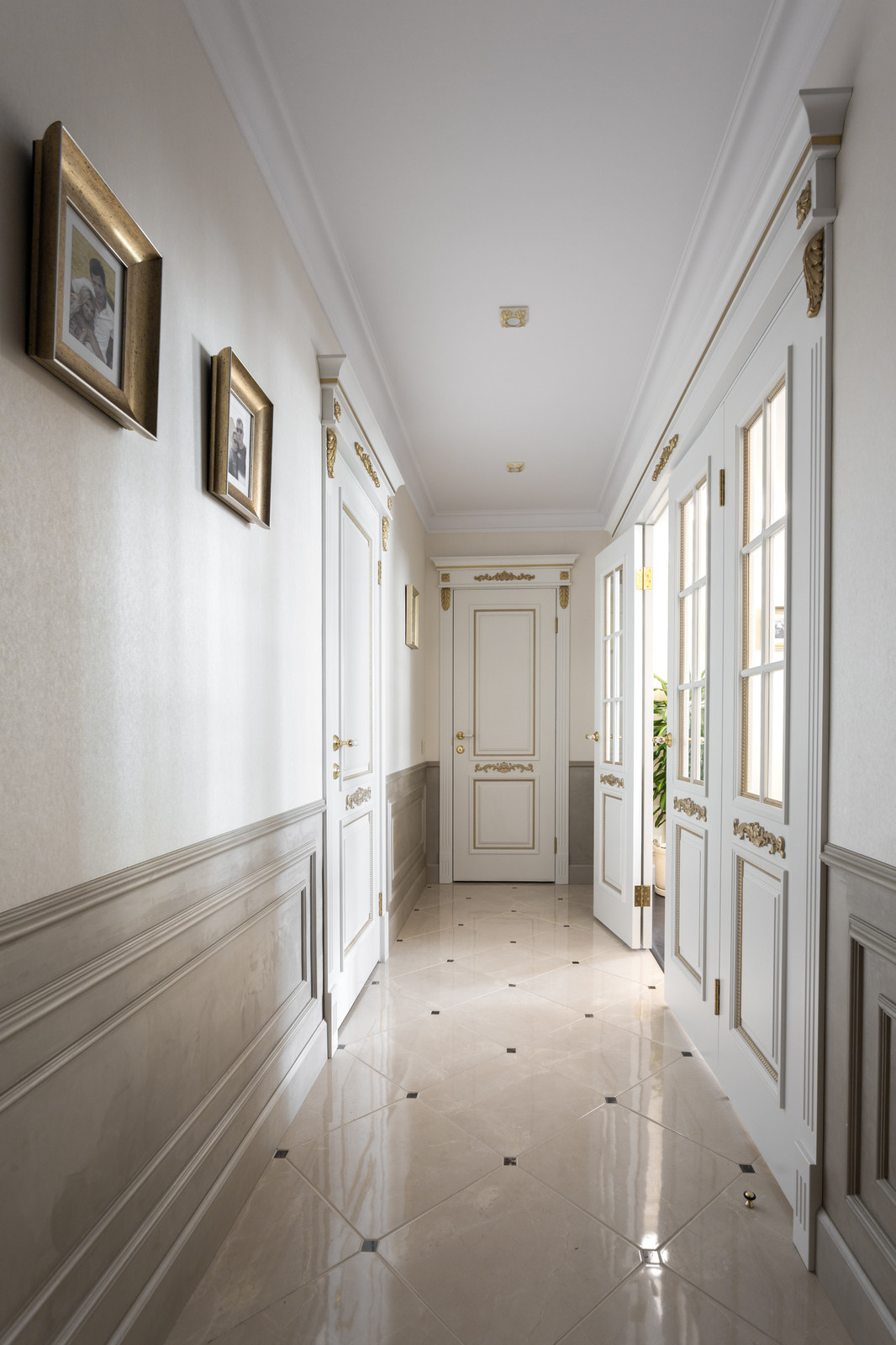 Квартира с зелёной кухней и романтичной ванной