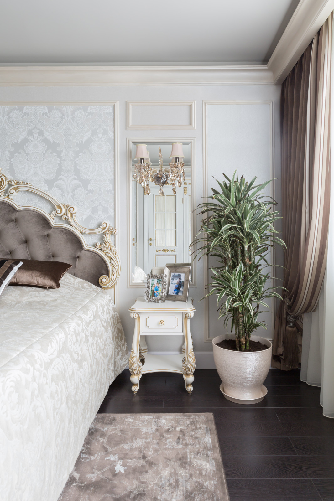 Квартира с зелёной кухней и романтичной ванной