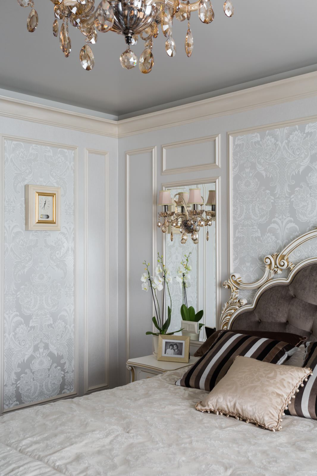 Квартира с зелёной кухней и романтичной ванной