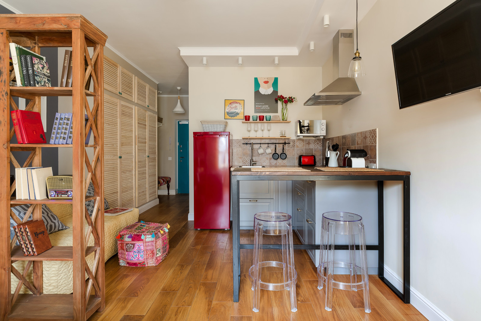 Яркая квартира-студия по проекту Аллы Сеничевой