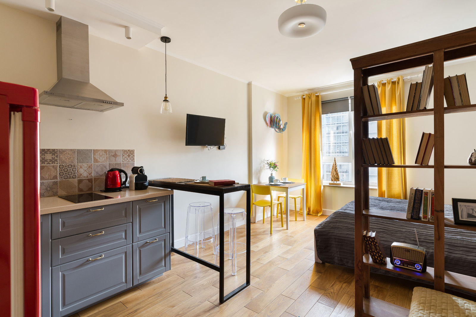 Яркая квартира-студия по проекту Аллы Сеничевой