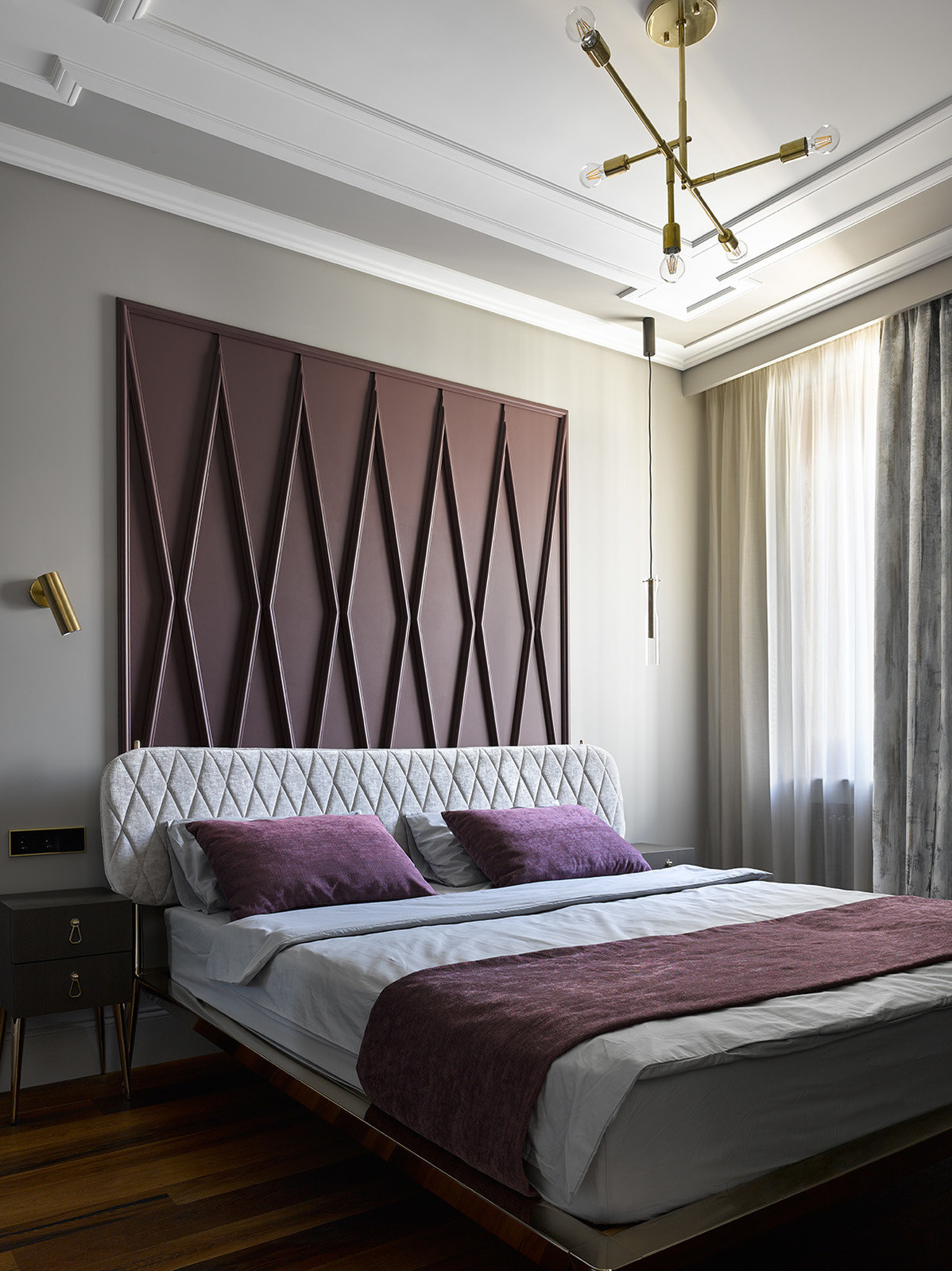 Современная московская квартира с предметами мебели mid-century