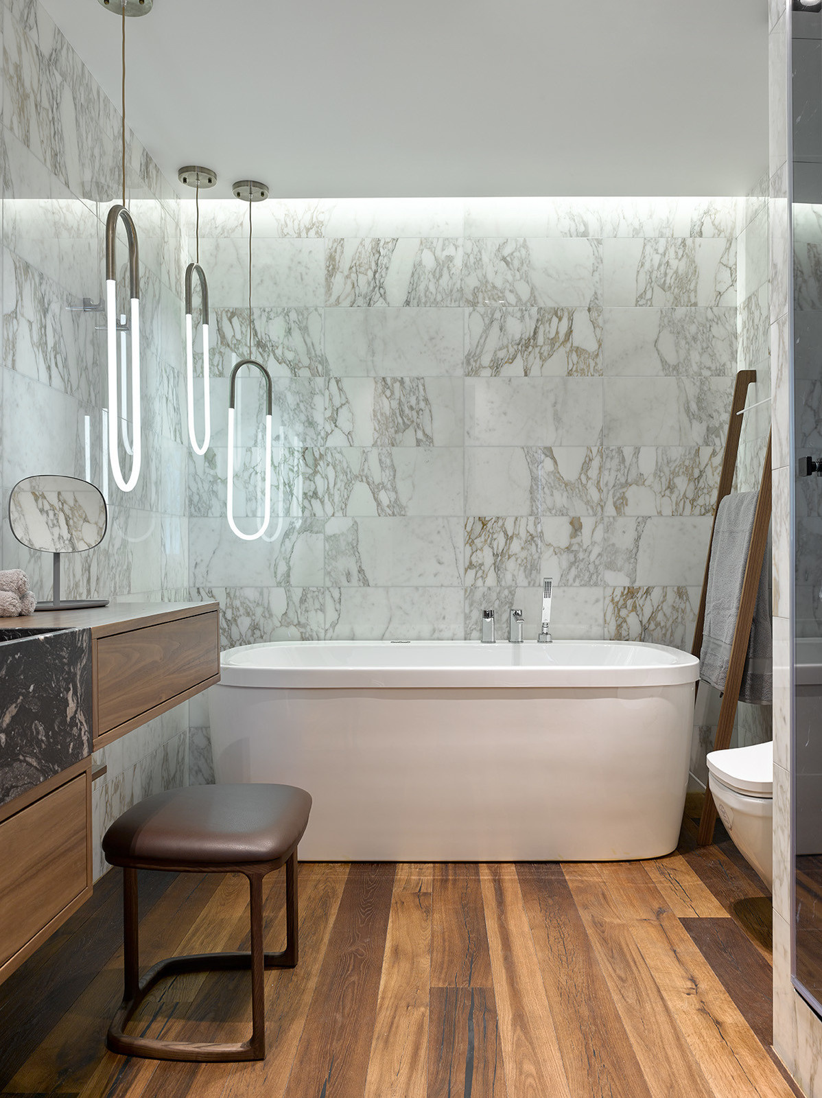 Современная московская квартира с предметами мебели mid-century