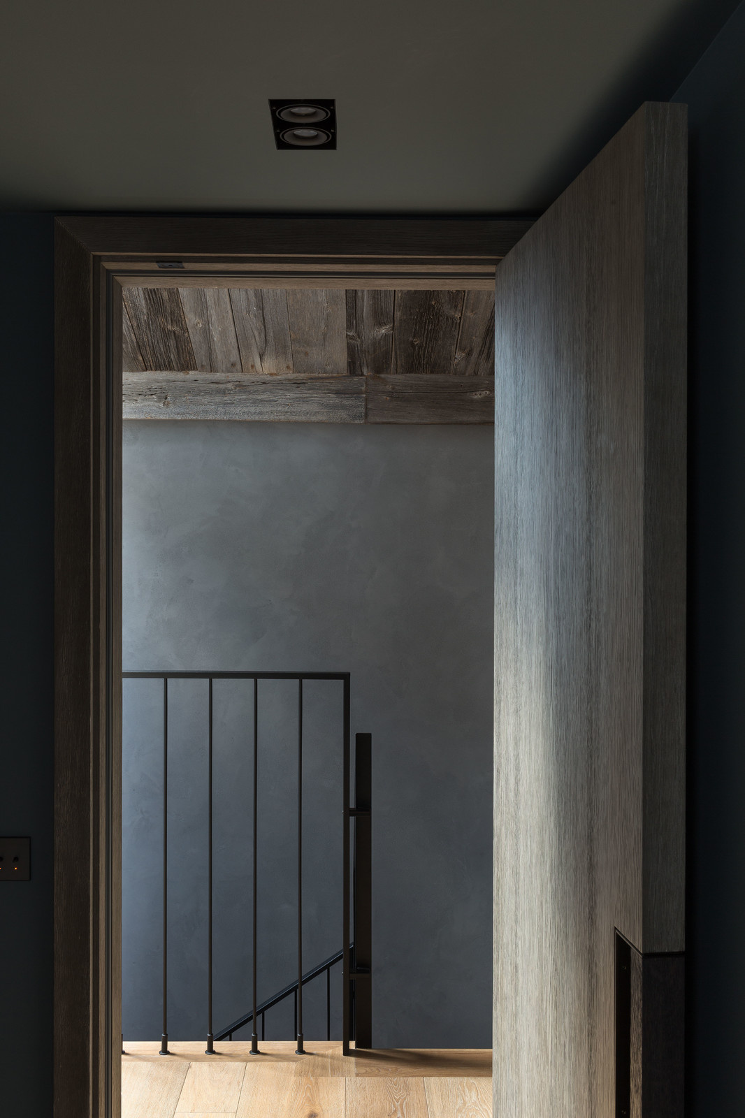 Houzz тур: Таунхаус с сеткой для «детских скачек»