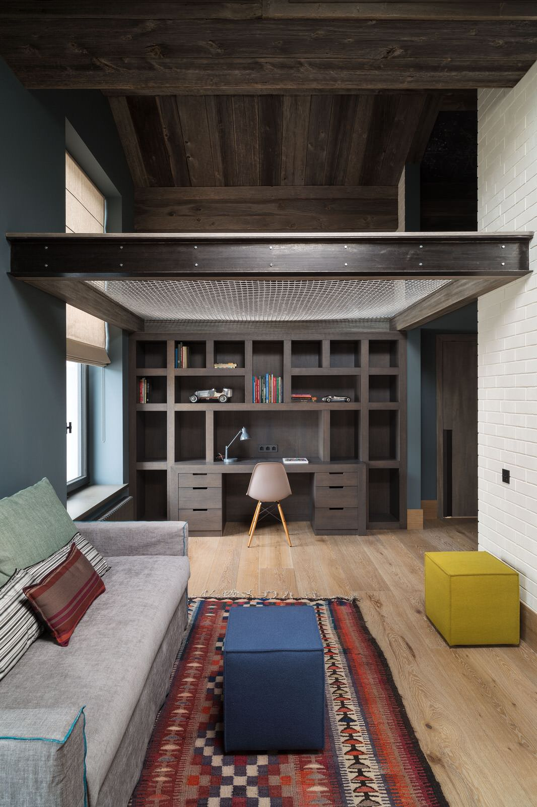 Houzz тур: Таунхаус с сеткой для «детских скачек»